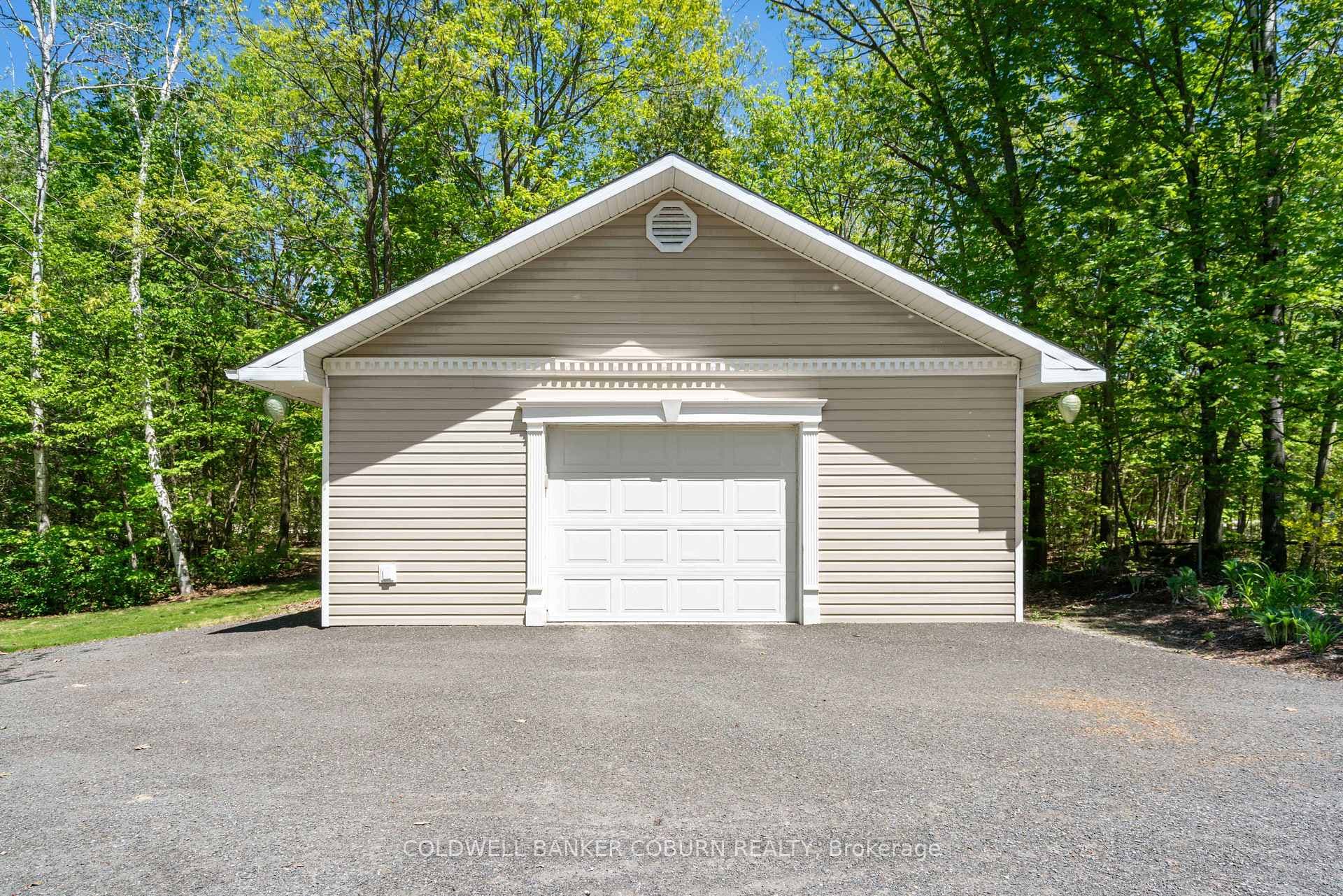 Detached garage