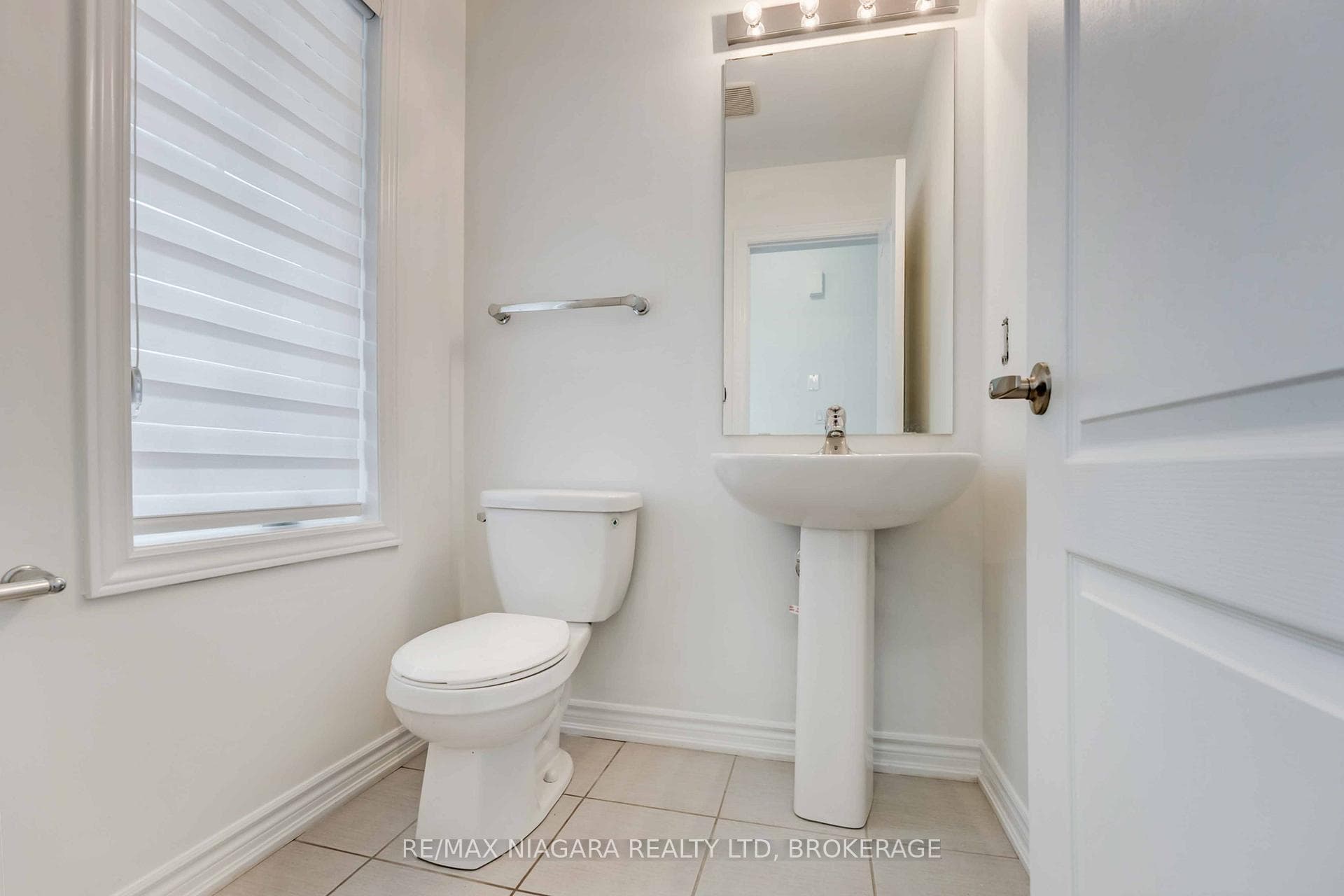 106 Tumblewood Place photo 4