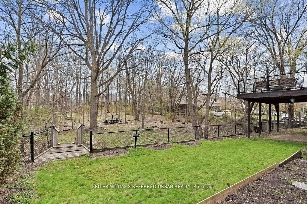 194 Sherwood Place photo 40