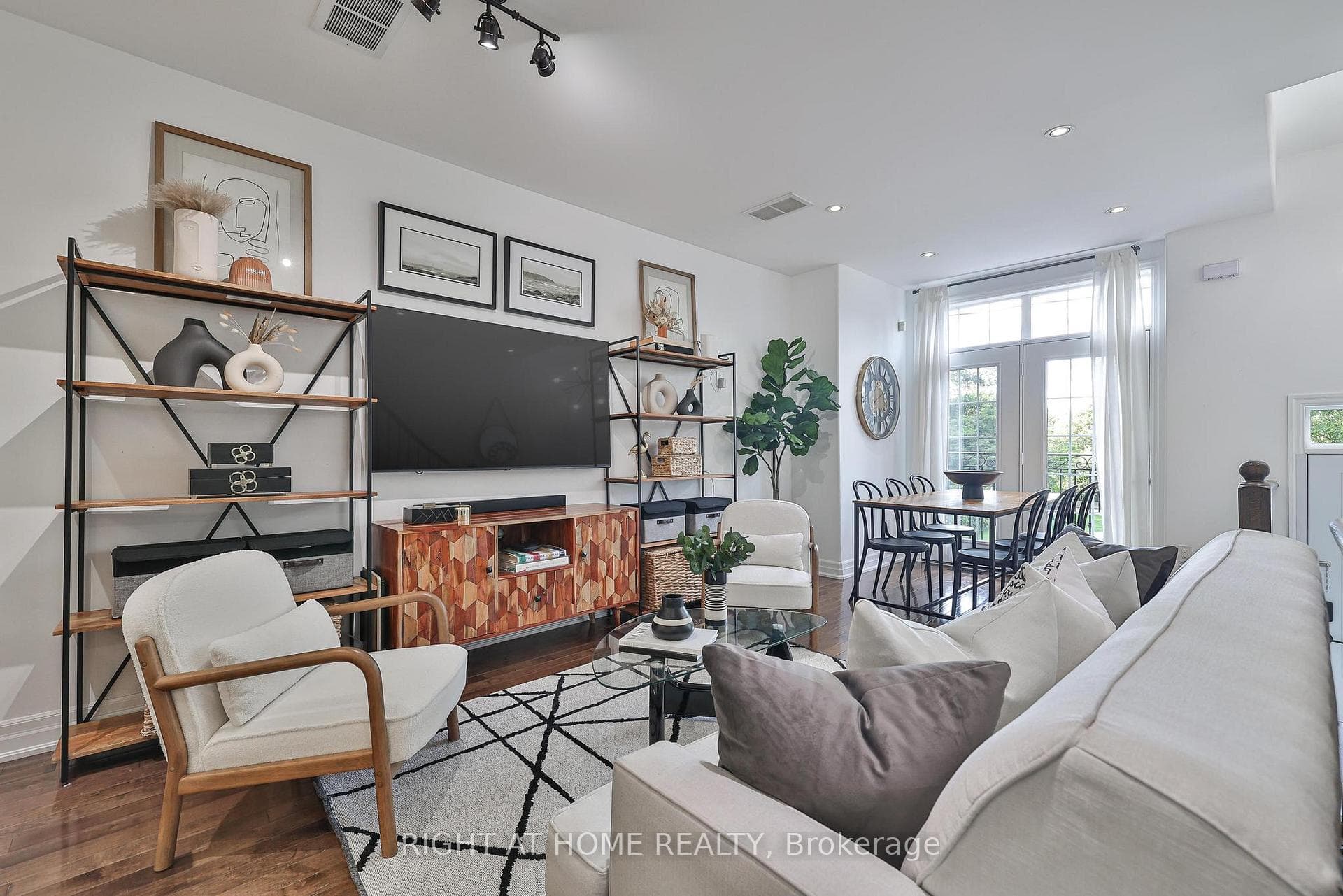 1077 Broadview Avenue photo 7