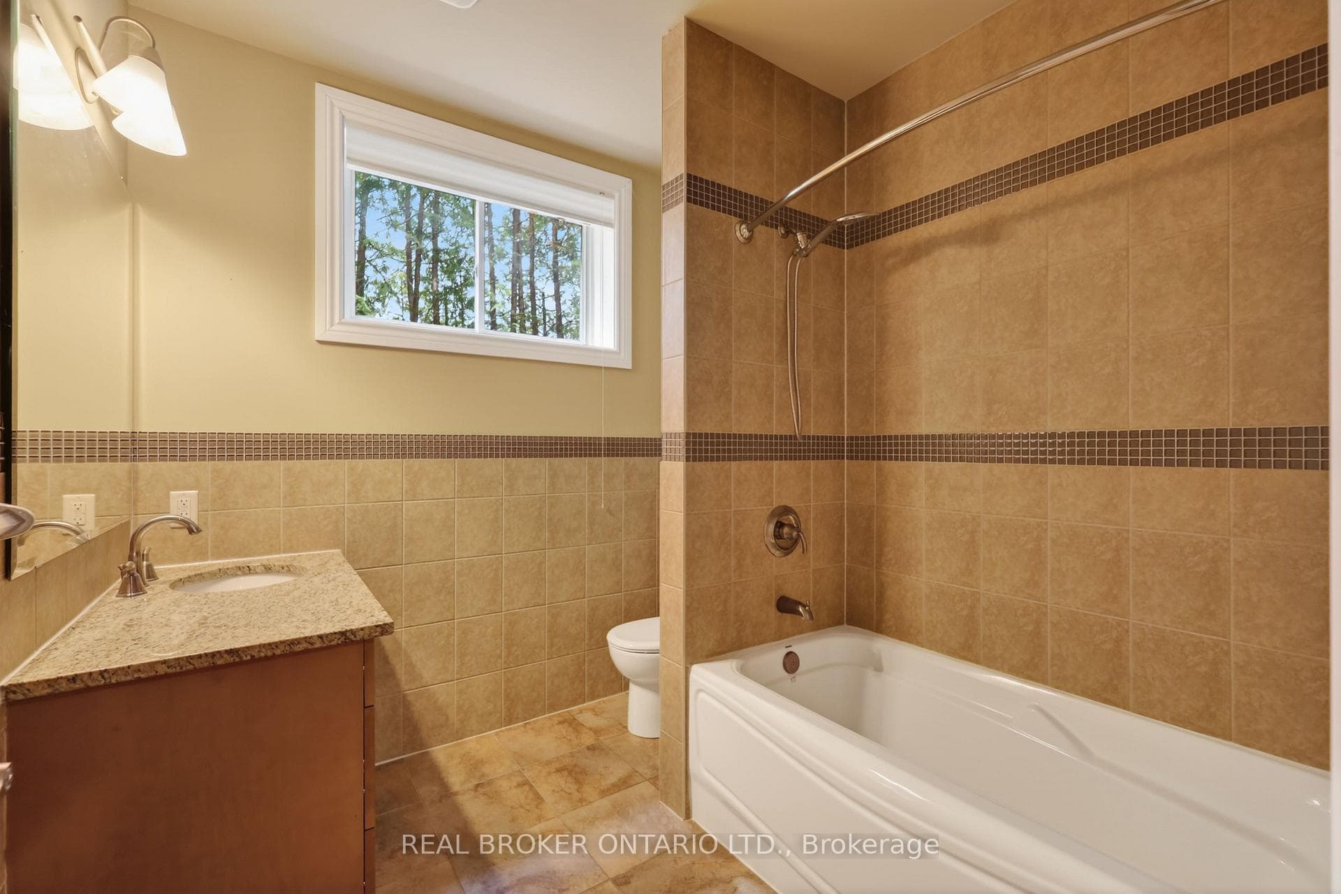 465 Lockmaster Crescent photo 42