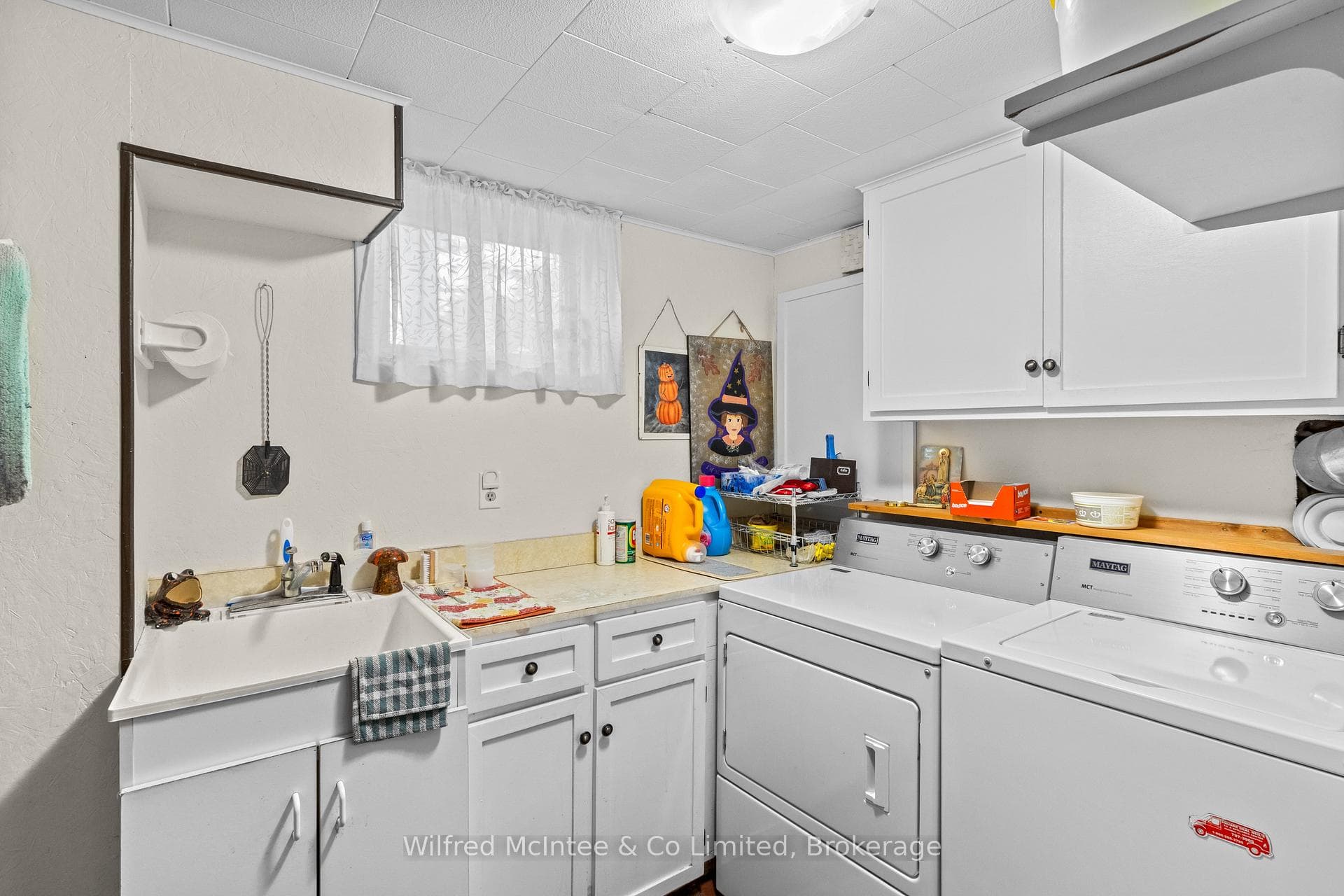 455 Bruce Street photo 38