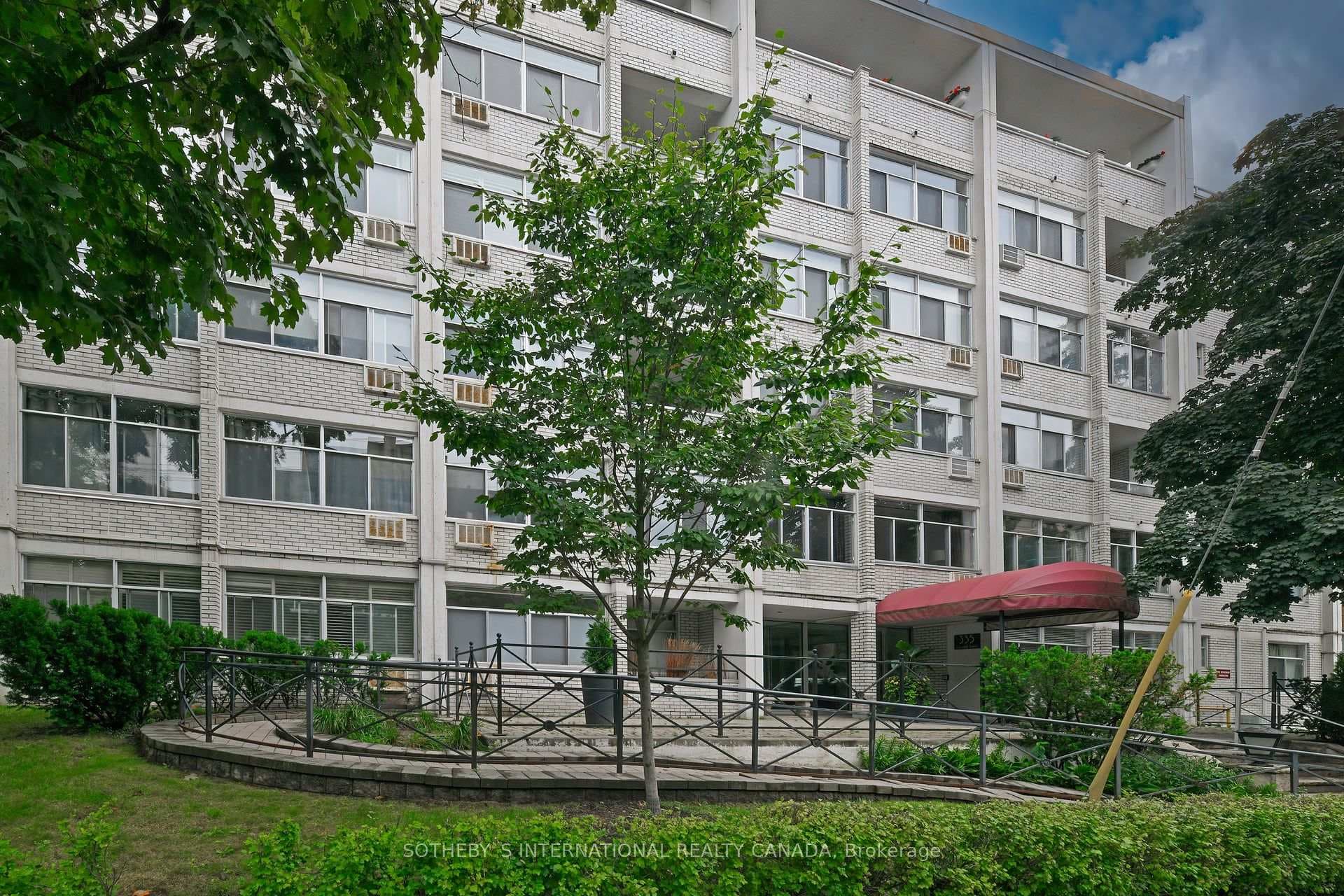 335 Lonsdale Road Unit 406 photo 19