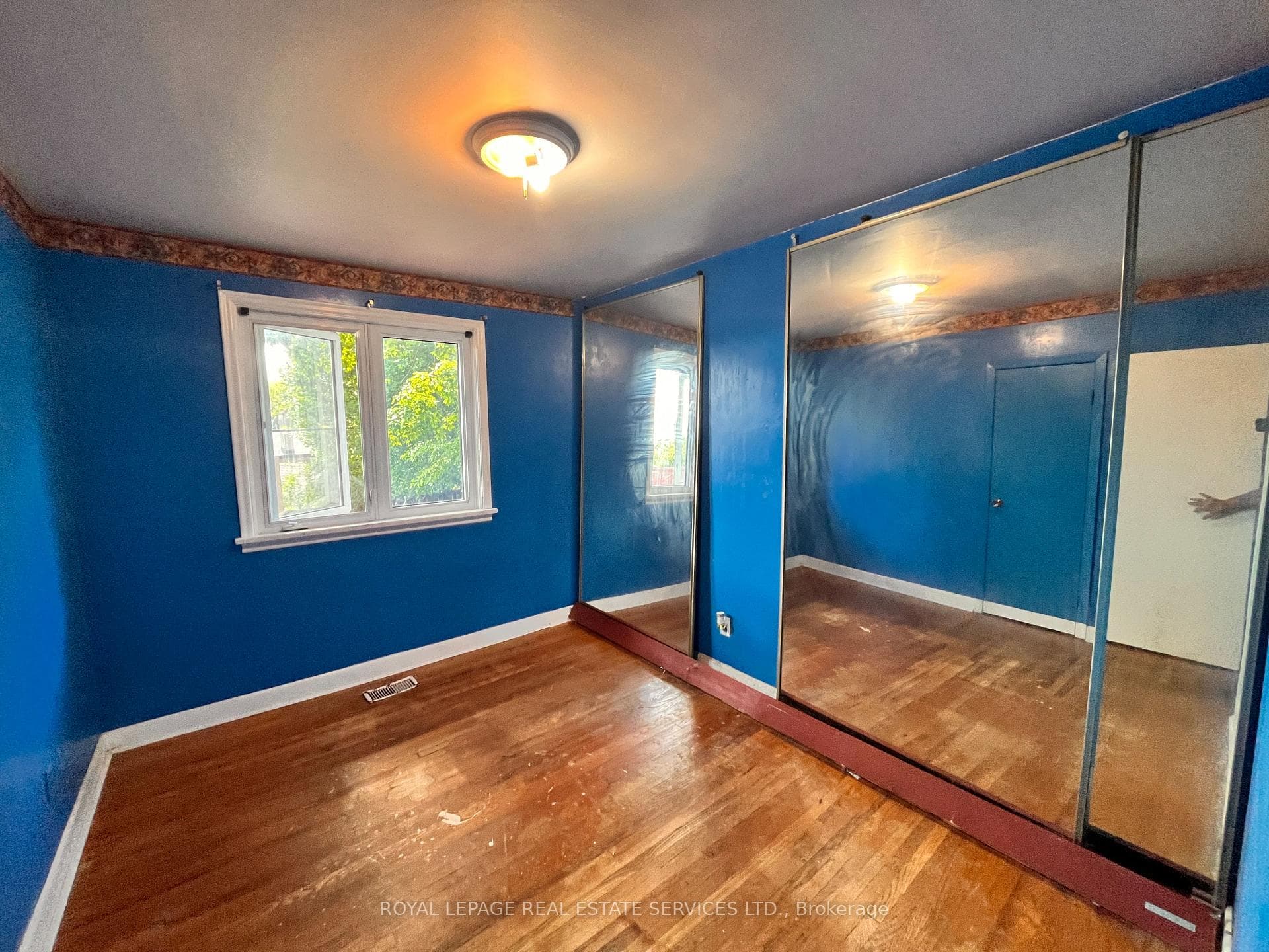 910 Bayview Avenue photo 10