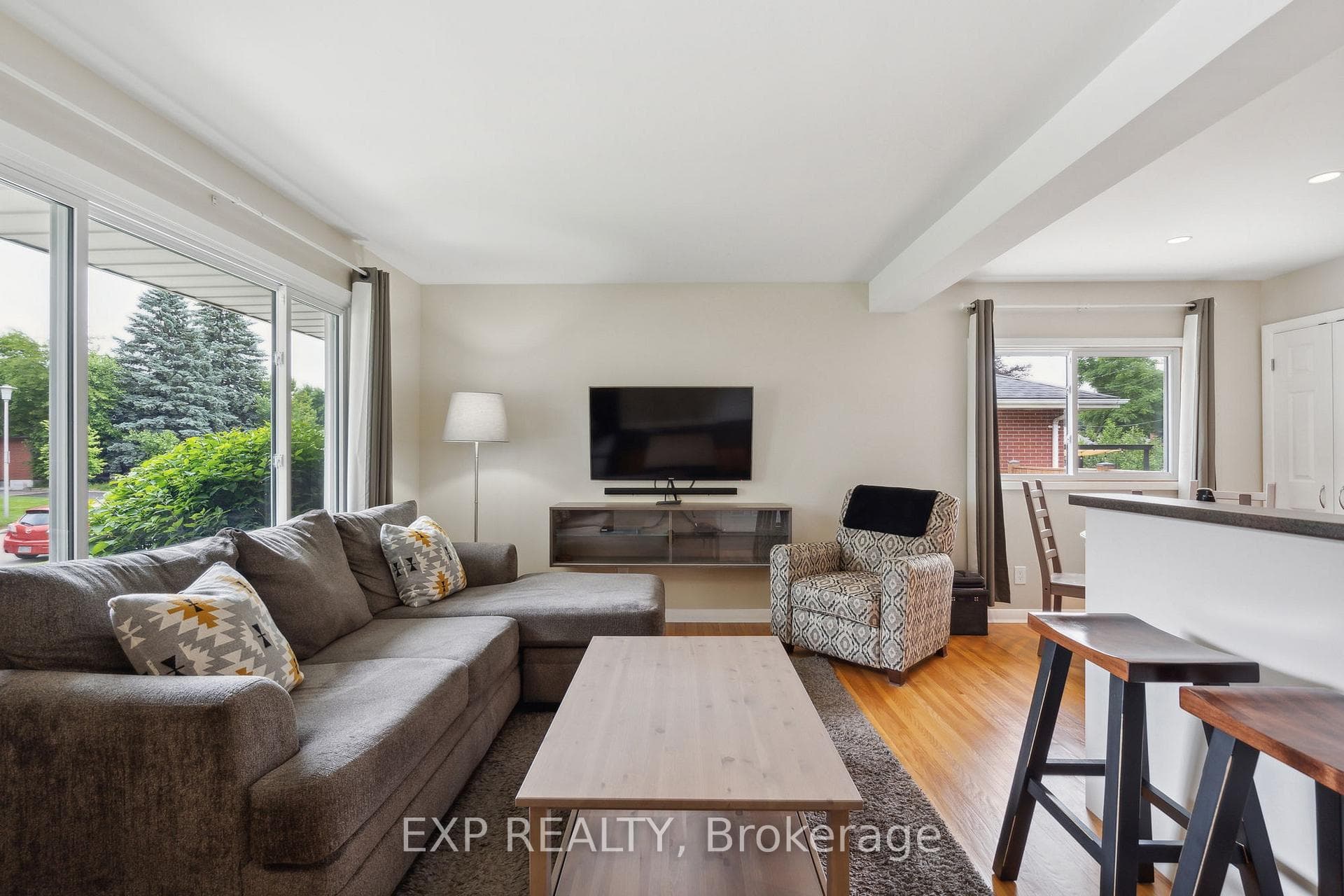 224 Irving Place photo 5