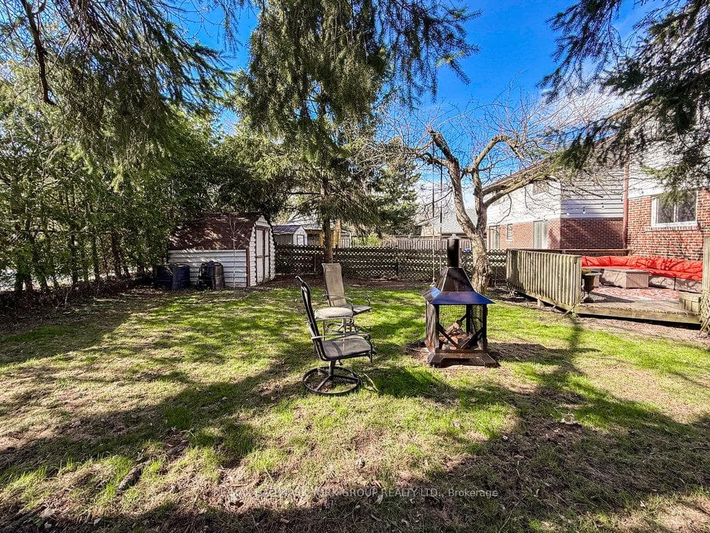 384 Handley Crescent photo 39