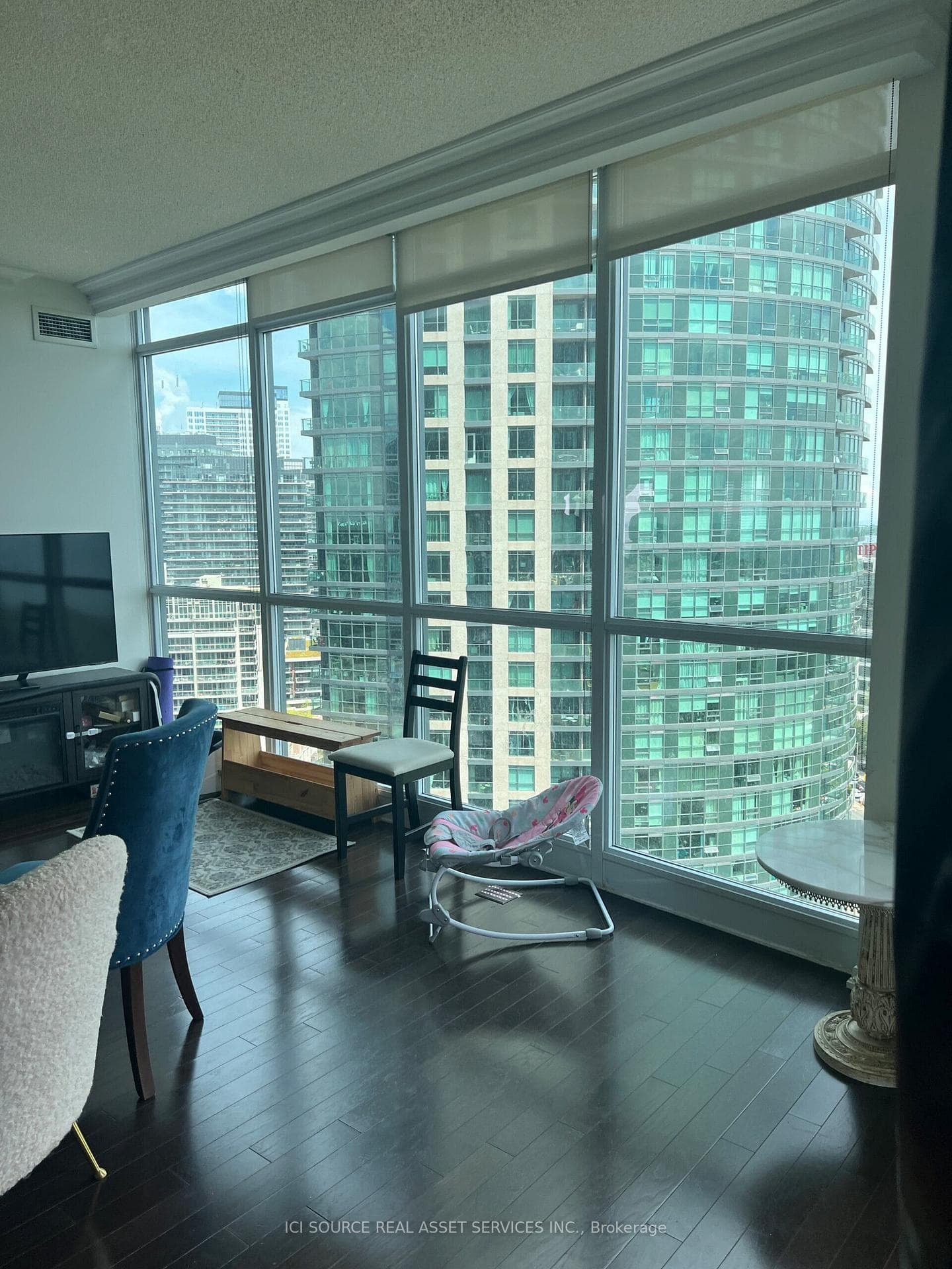 219 Fort York Boulevard Unit 2108 photo 9