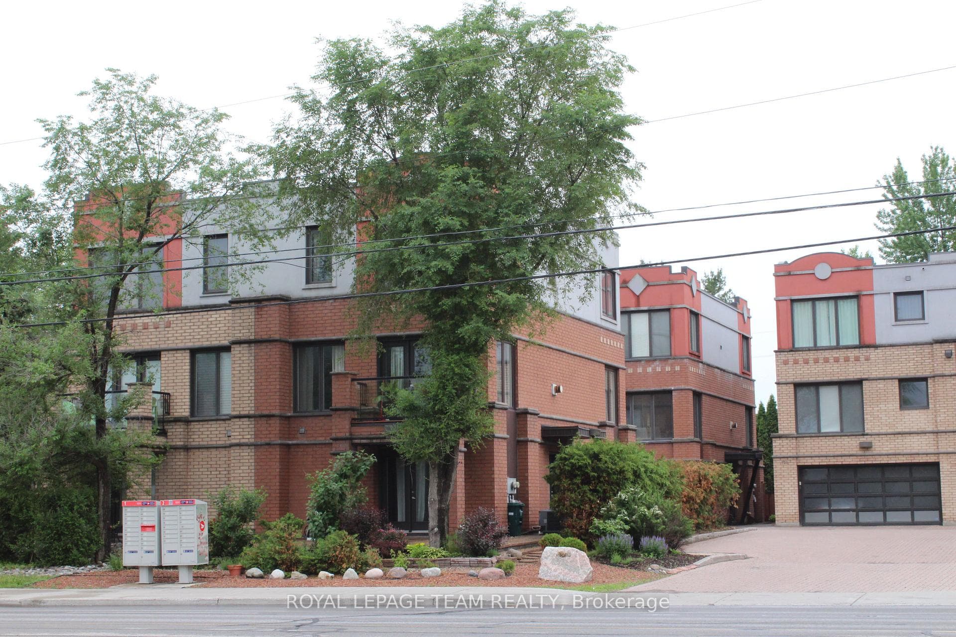 3358 Carling Avenue photo 1