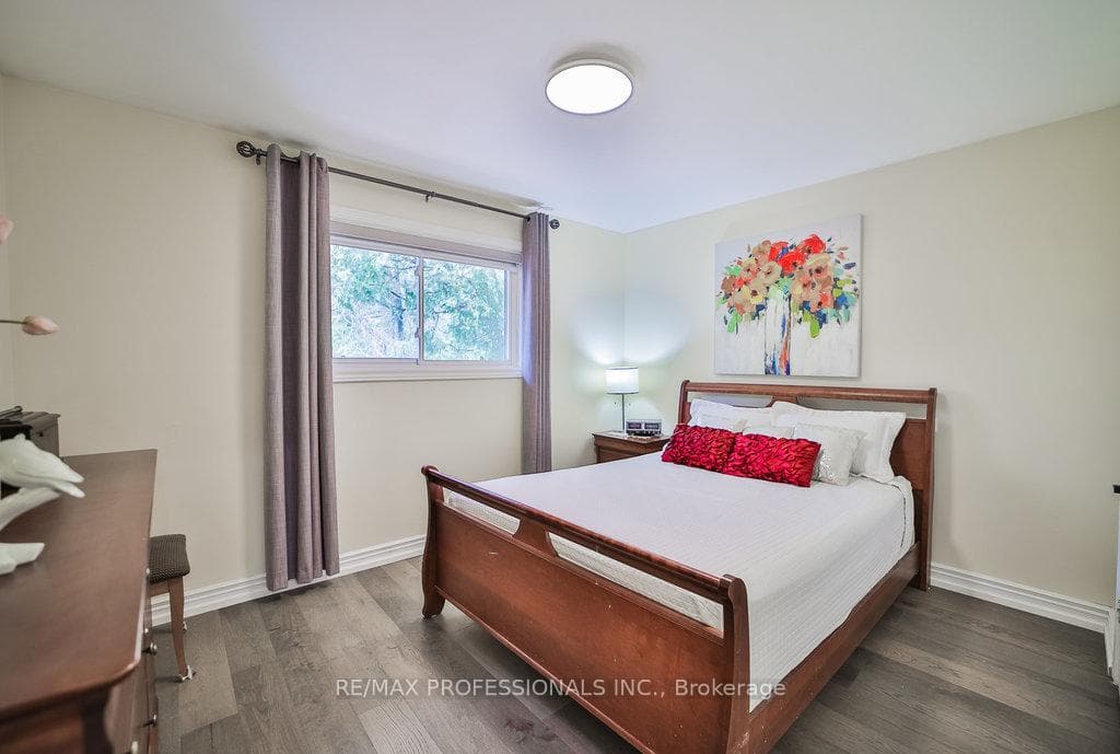 32 Oakridge Drive photo 15