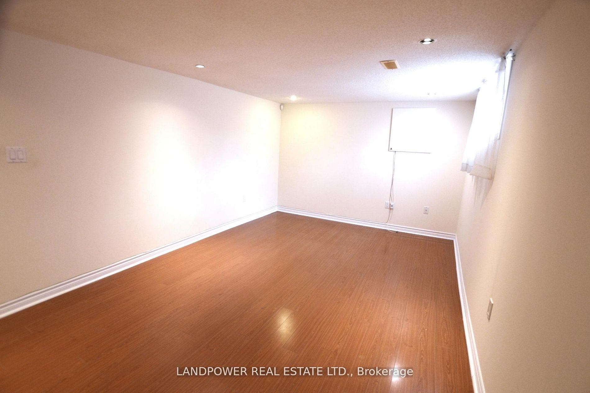 93 Clansman Boulevard photo 31