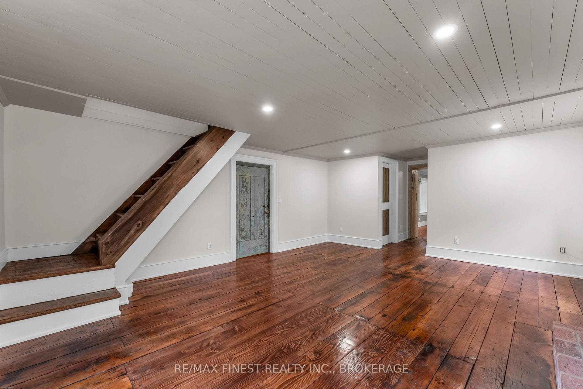 4247 Henderson Road photo 21