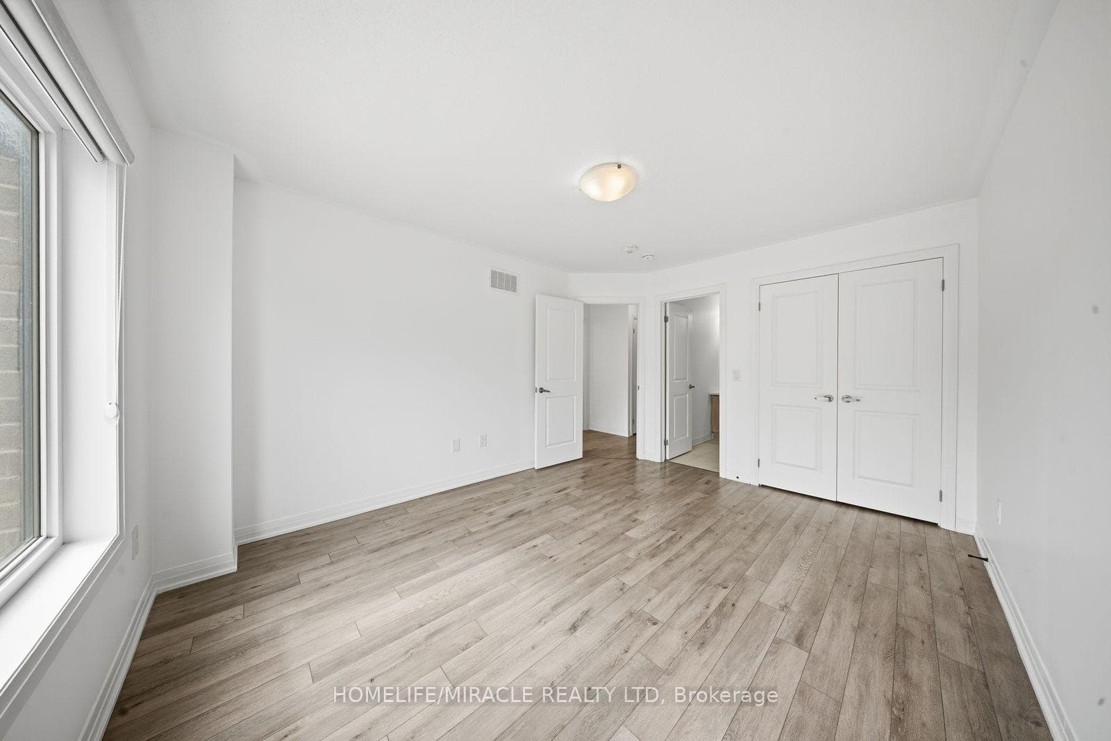 585 Colborne Street Unit 901 photo 5