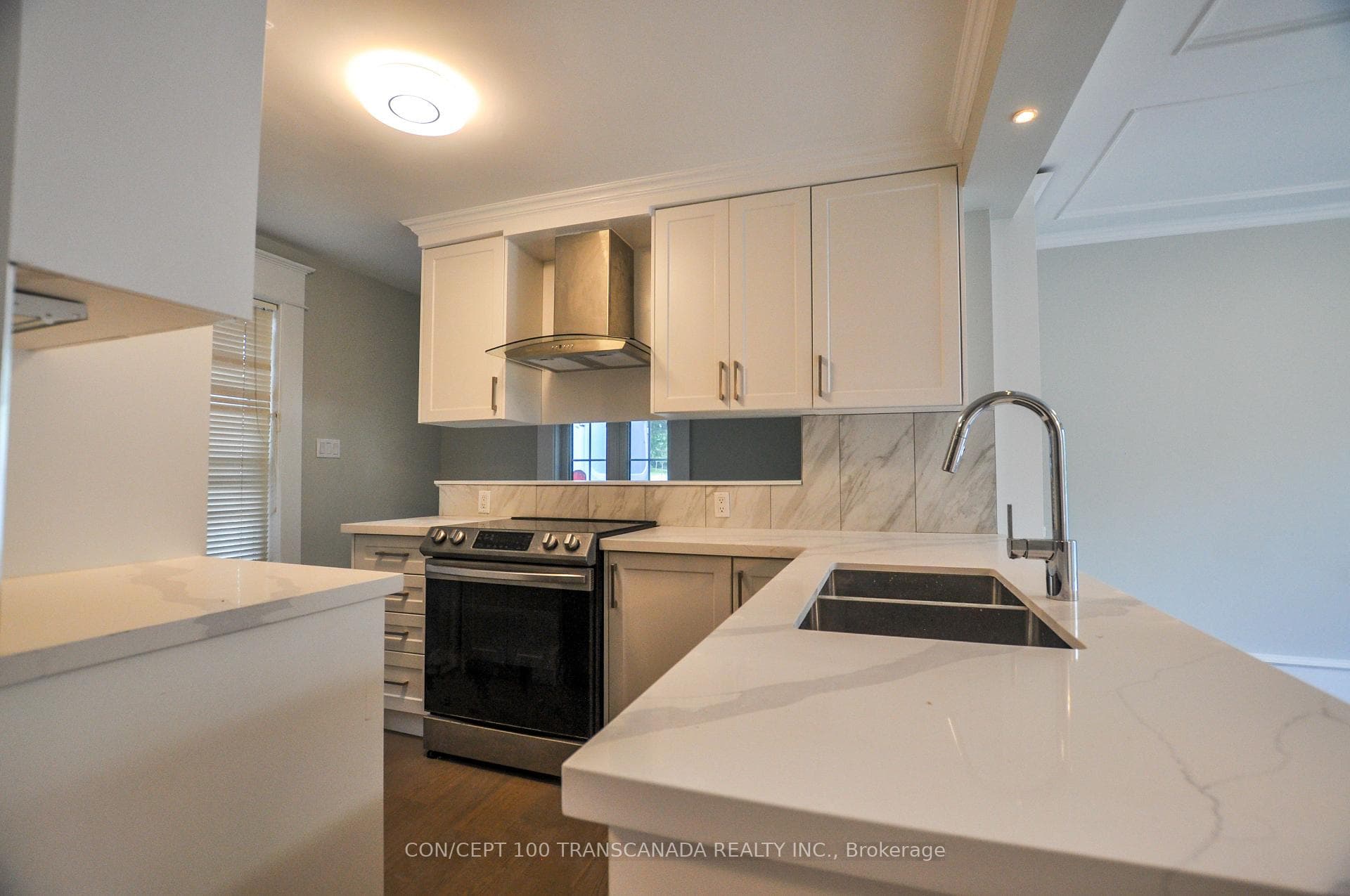 1010 Elgin Street photo 6