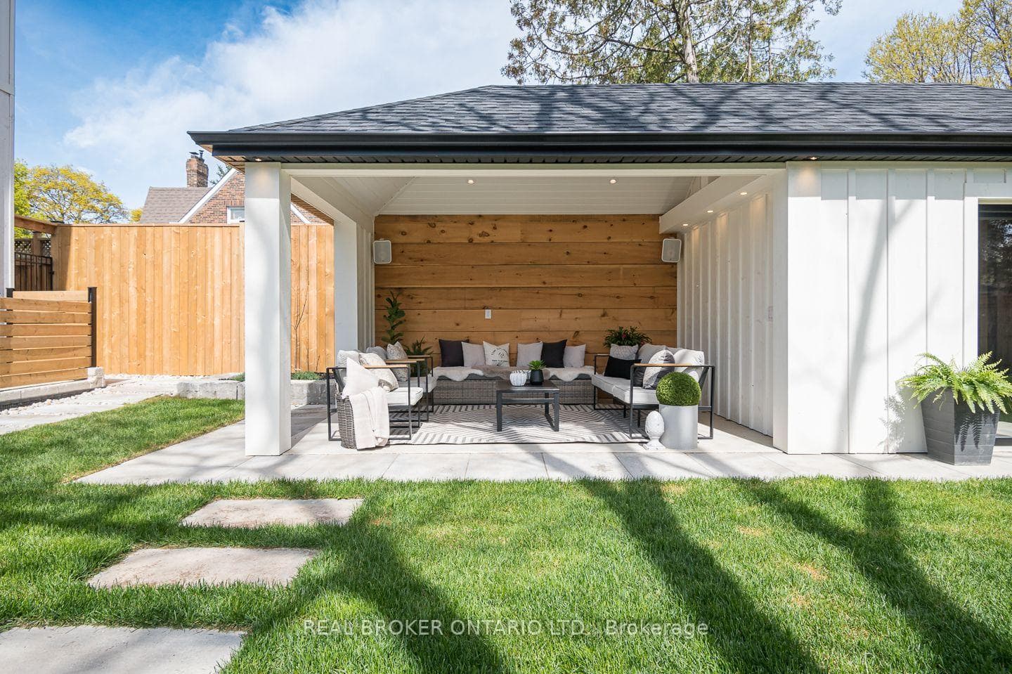 307 Martin Street photo 49