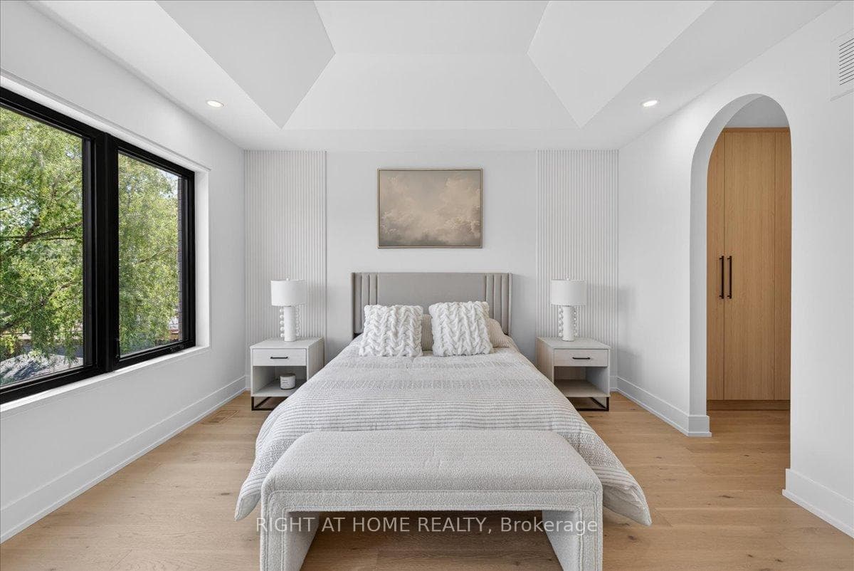 15B ROSEMEADE Avenue photo 22