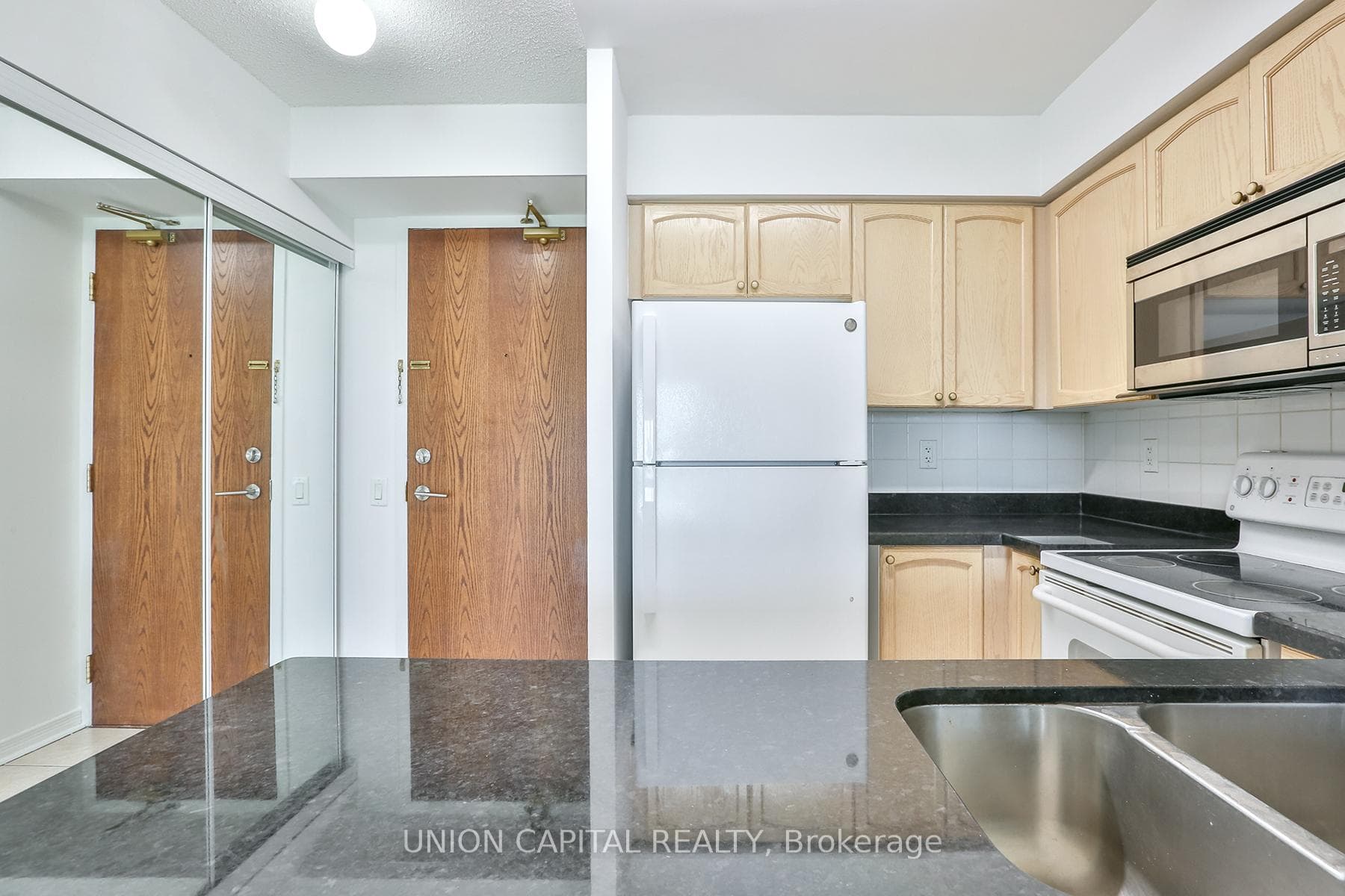 23 Oneida Crescent Unit 612 photo 3