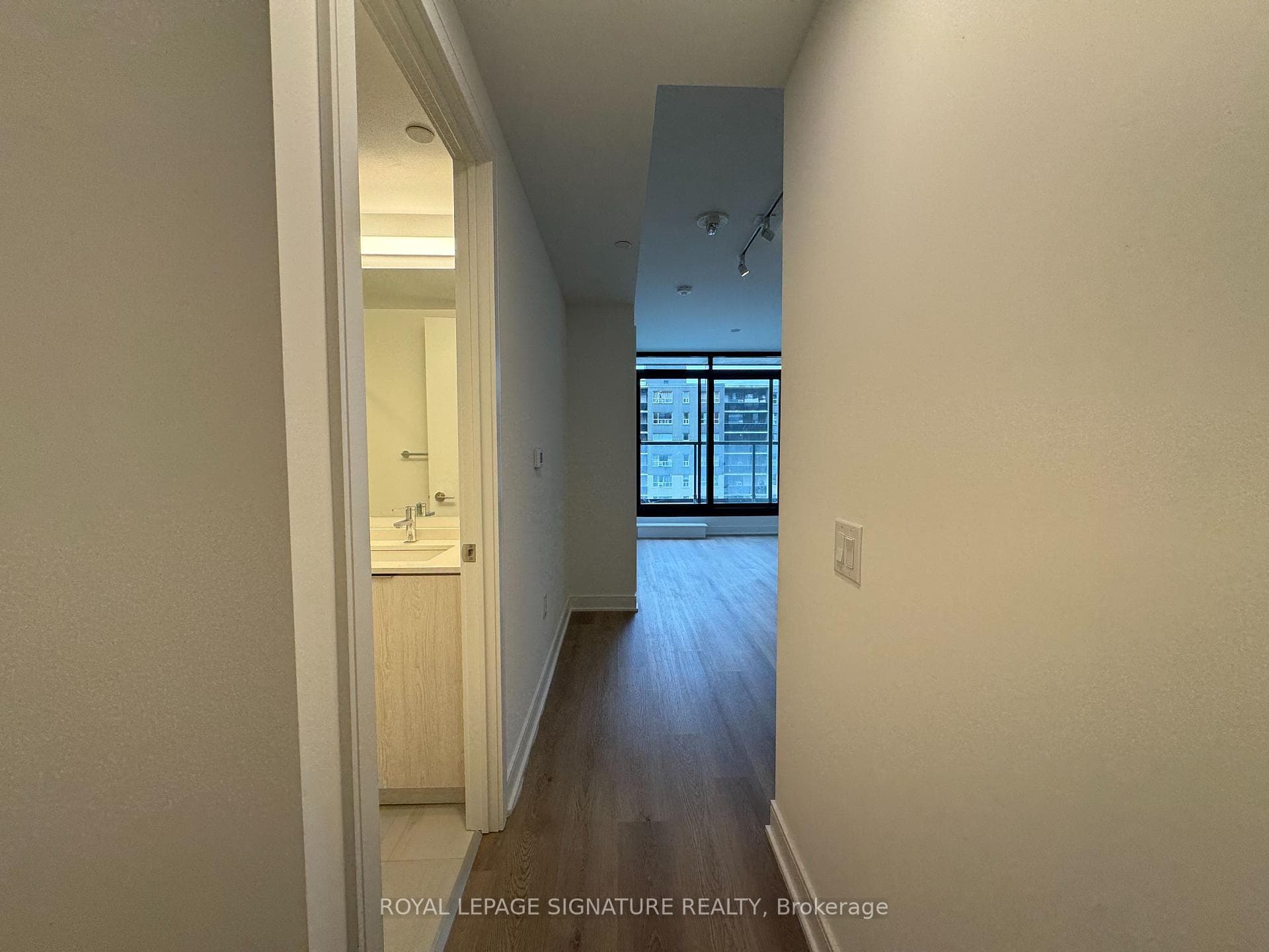 86 Dundas Street Unit 807 photo 3