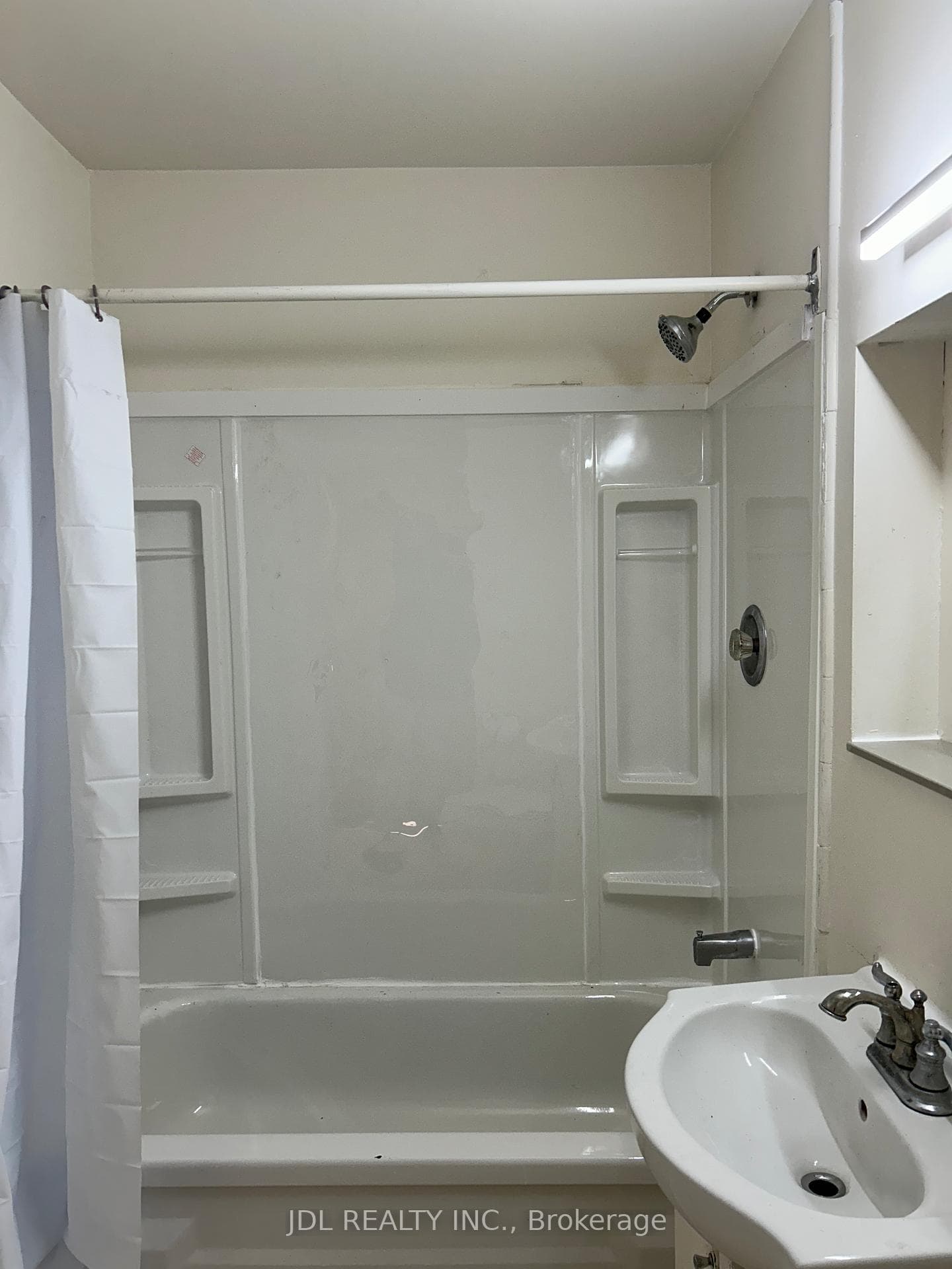 21 Squires Avenue Unit Unit C photo 7