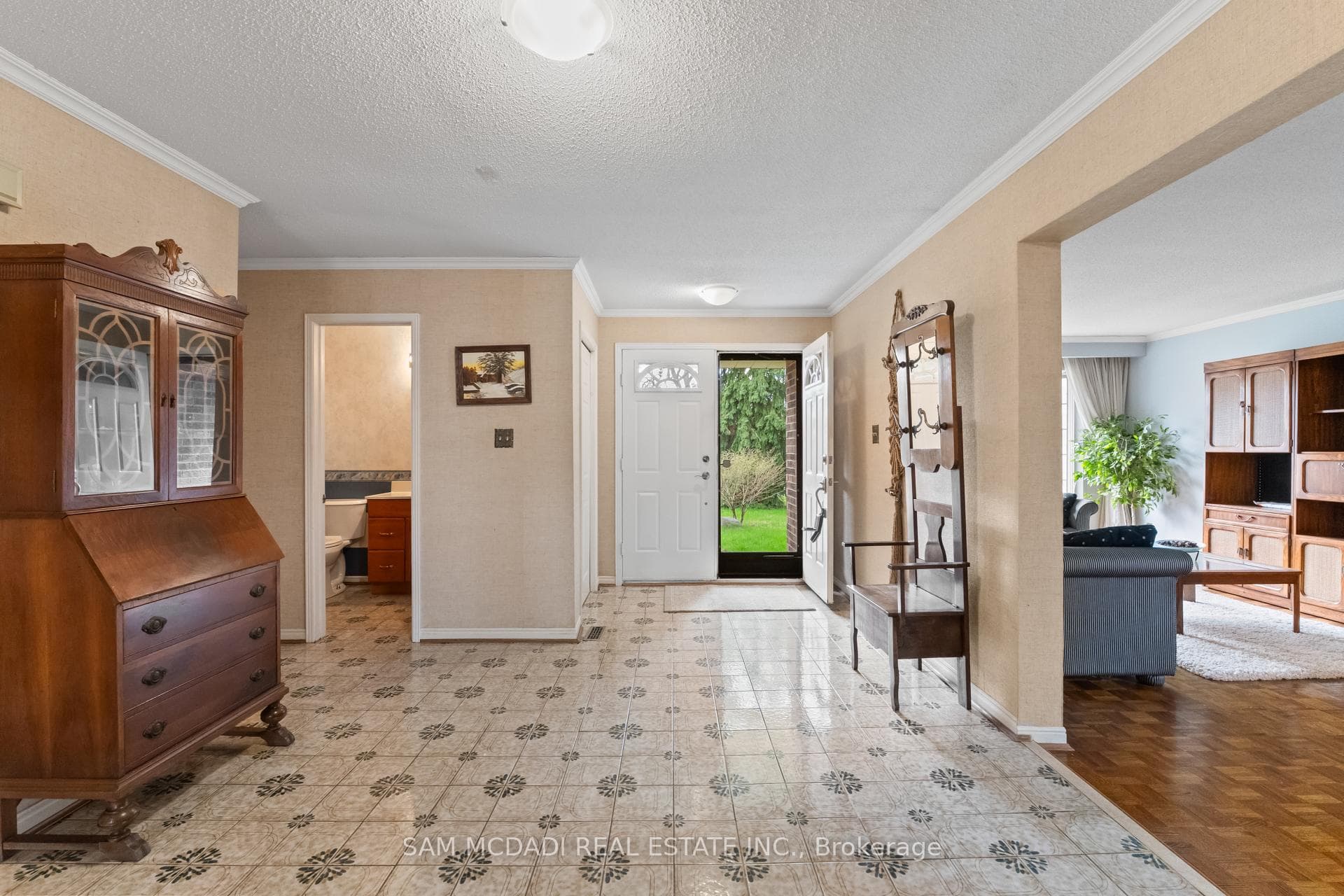 2138 Burbank Drive photo 5