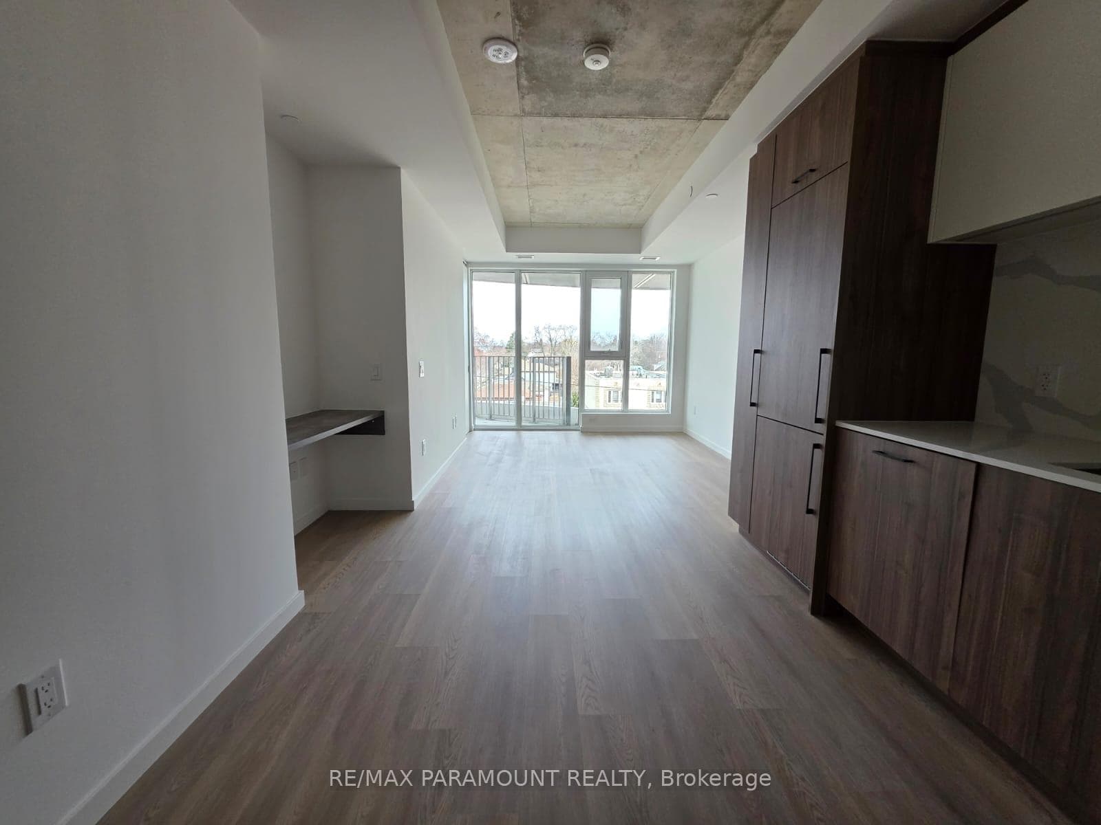 689 The Queensway Drive Unit 418 photo 6