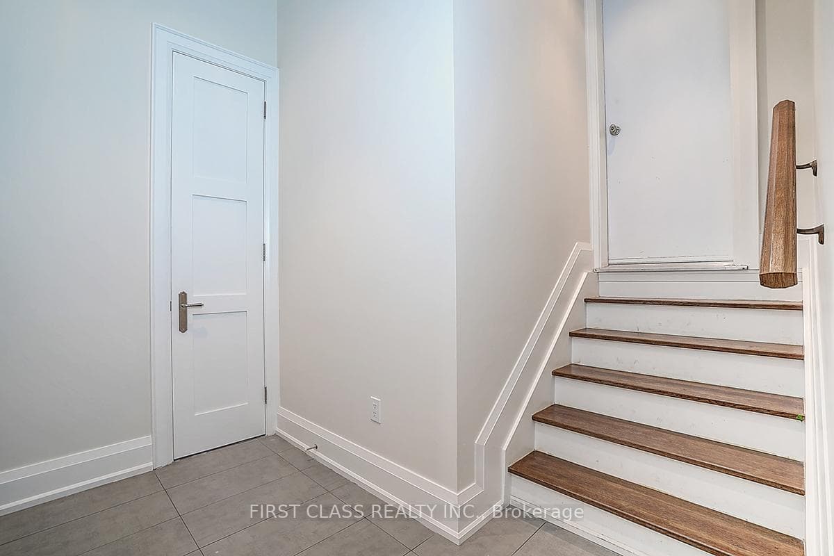 62B Oriole Road photo 42