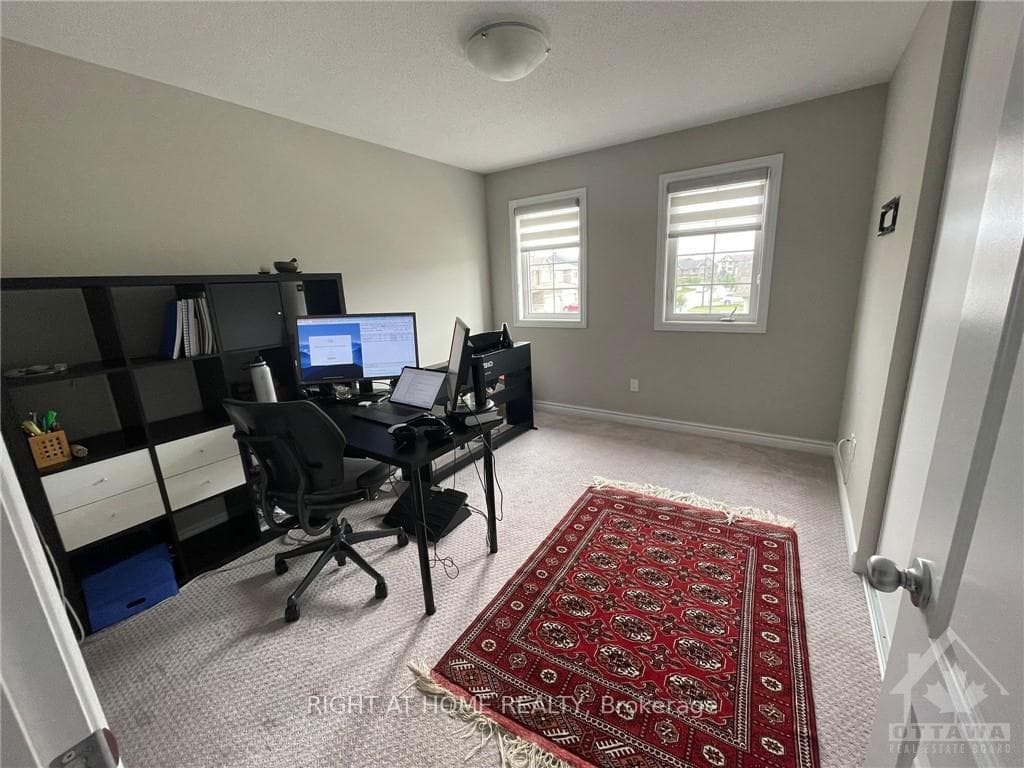 232 SADDLEBACK Crescent photo 14