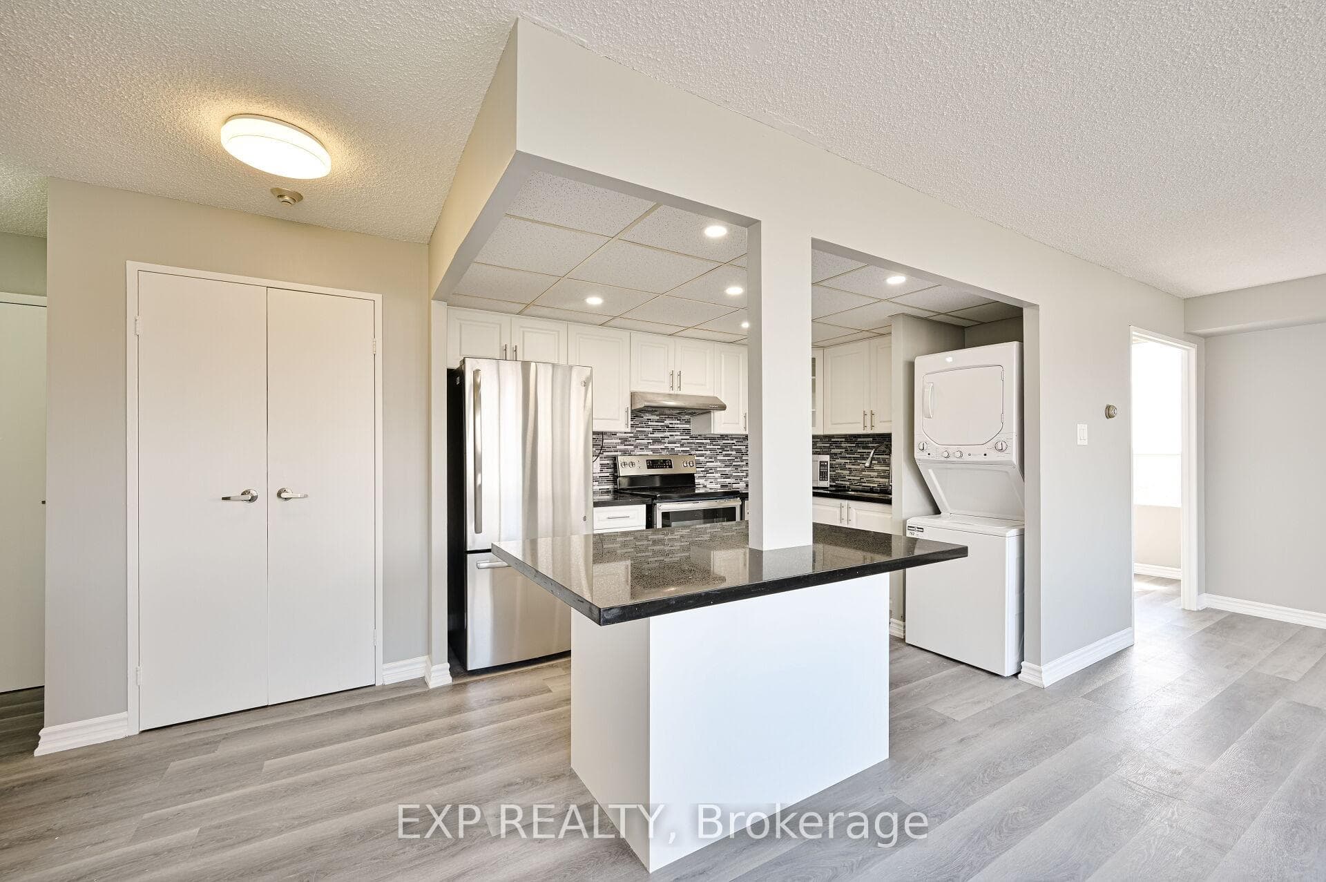 3695 Kaneff Crescent Unit 1404 photo 10