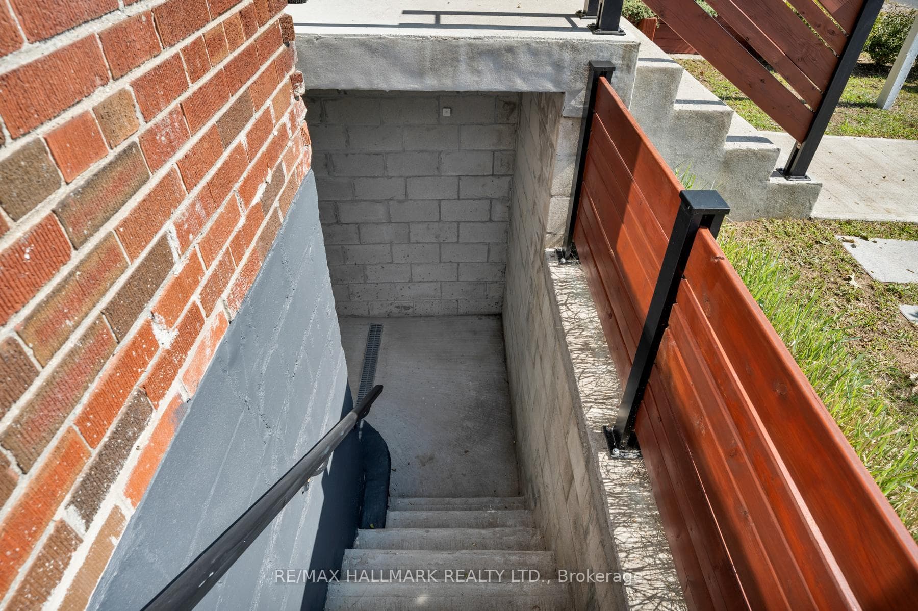 510 Cosburn Avenue photo 30