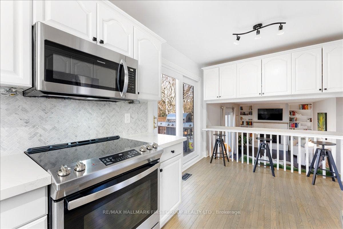 1231 Canborough Crescent photo 15