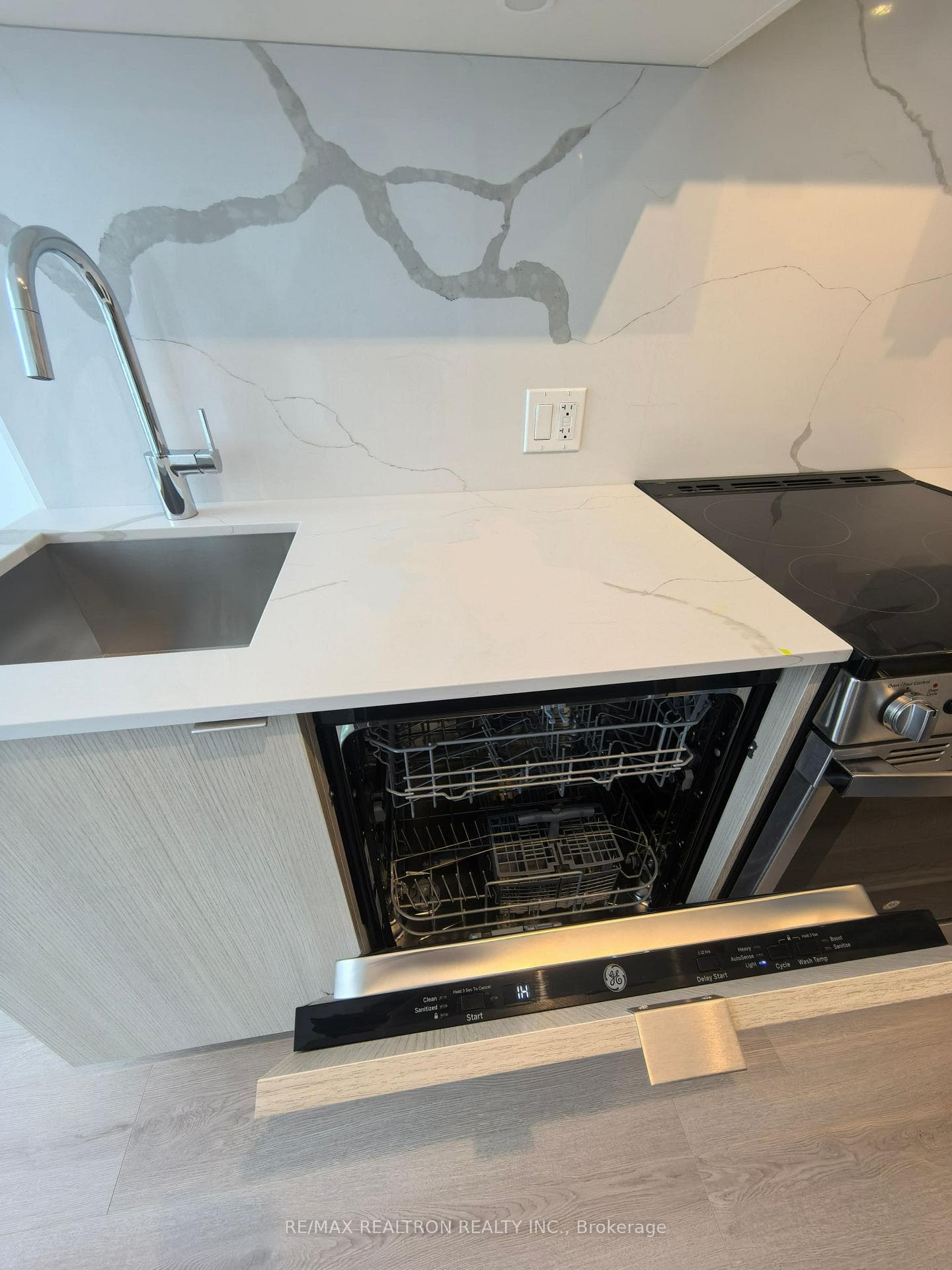 100 Queen Street Unit 2912 photo 22
