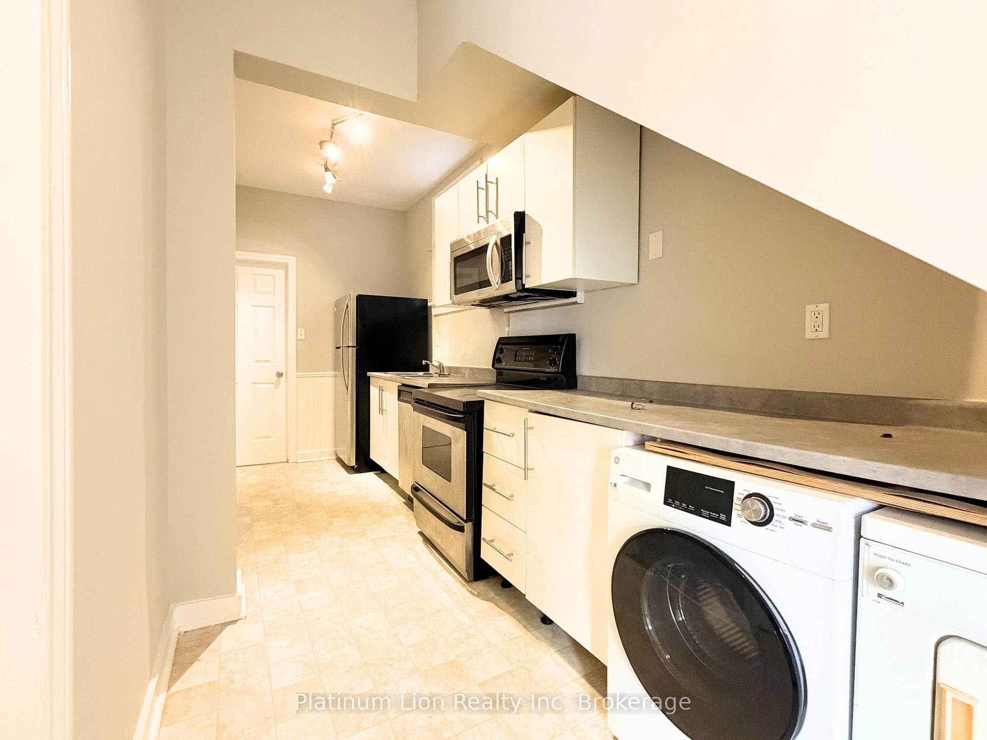 92 Grant Avenue Unit 1 photo 6