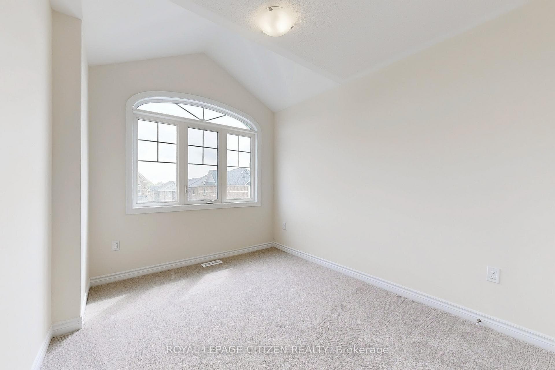 134 North Garden Boulevard photo 36