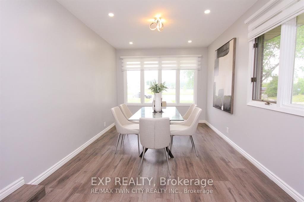 284 Cedar Crescent photo 11