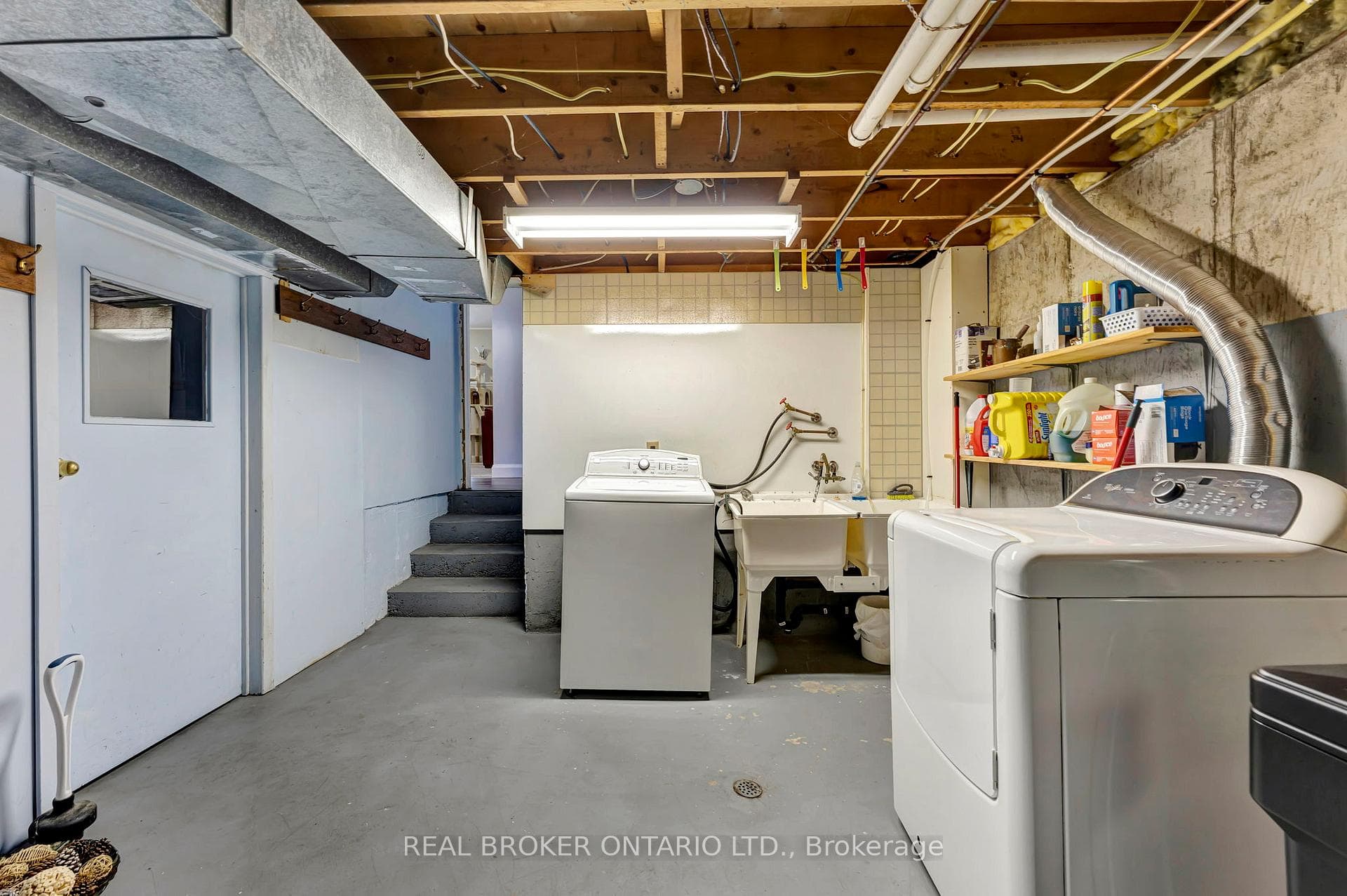 64 Farringford Drive photo 28