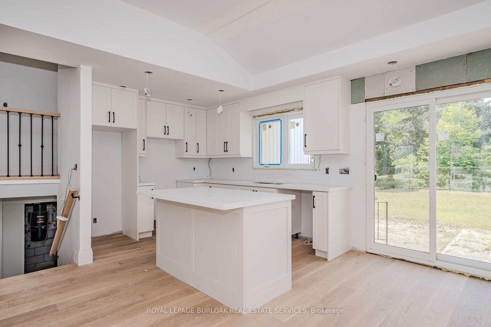 640 Dynes Road photo 12