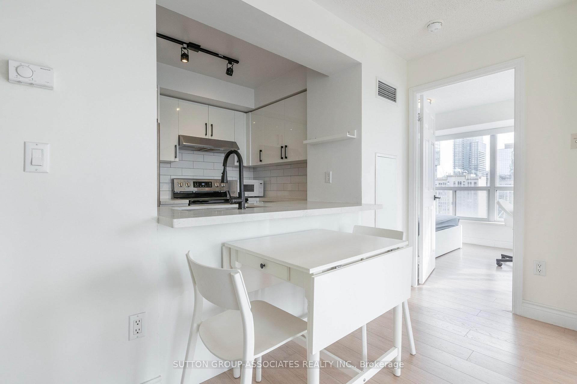 909 Bay Street Unit 2505 photo 6
