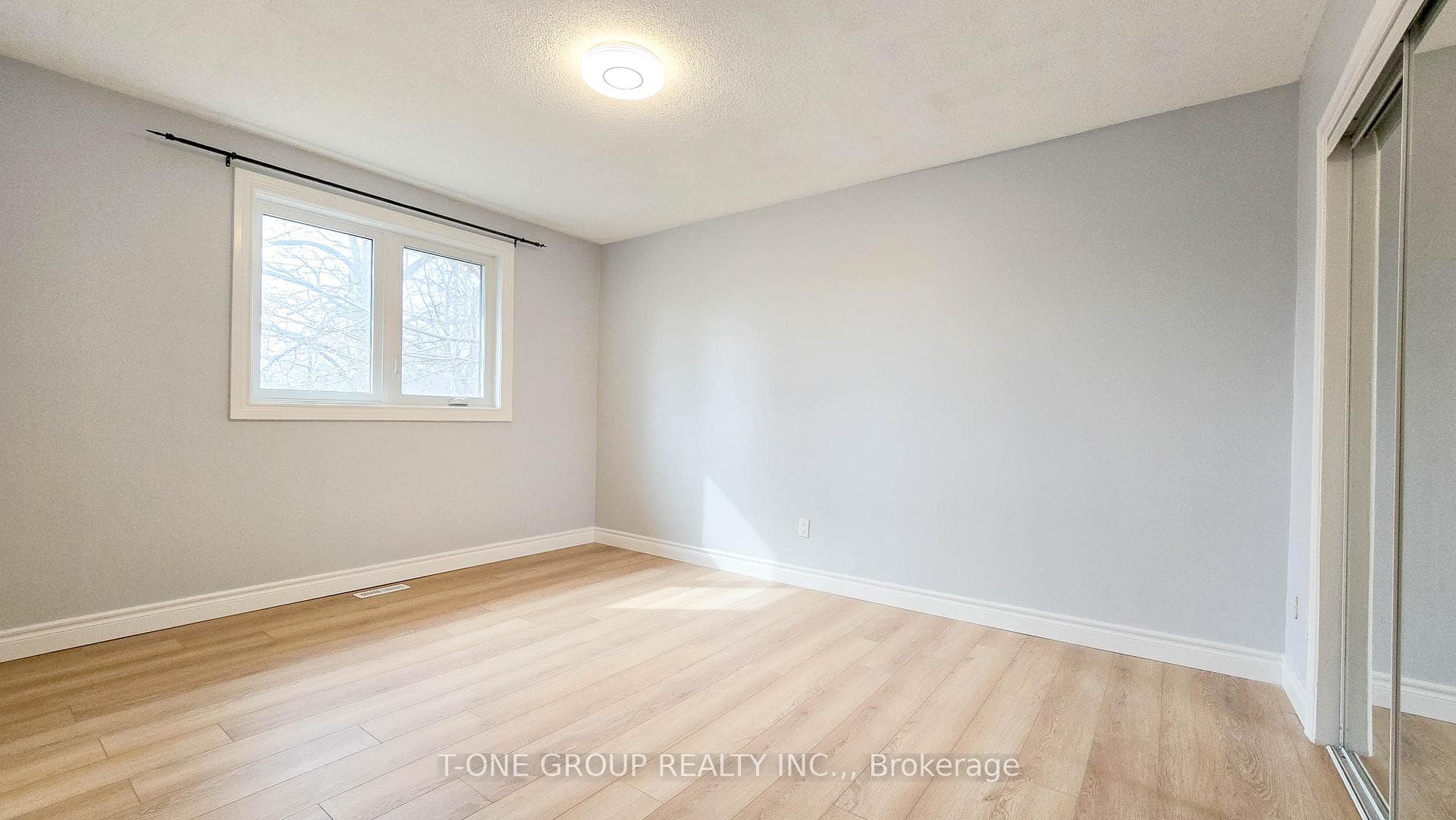 452 LYNETT Crescent Unit MAIN photo 14