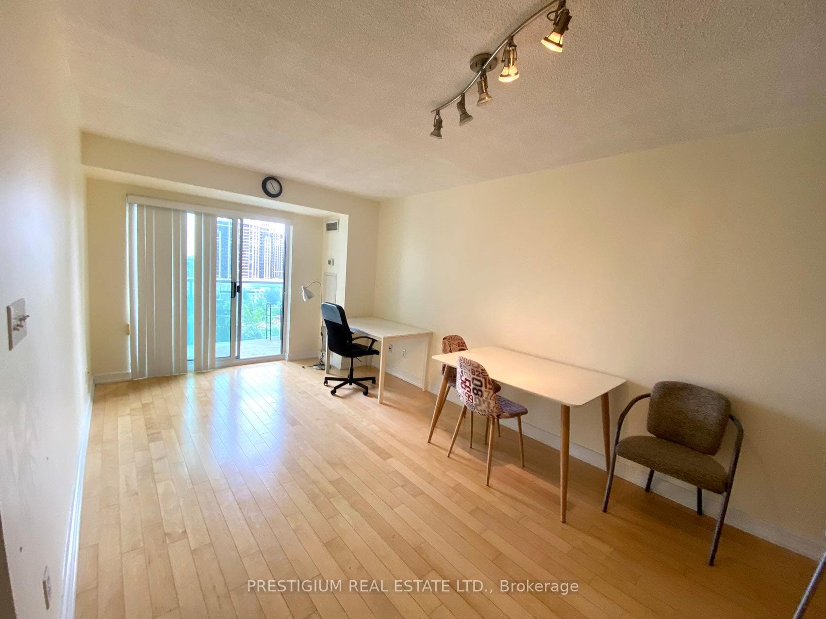18 Harrison Garden Boulevard Unit 904 photo 6