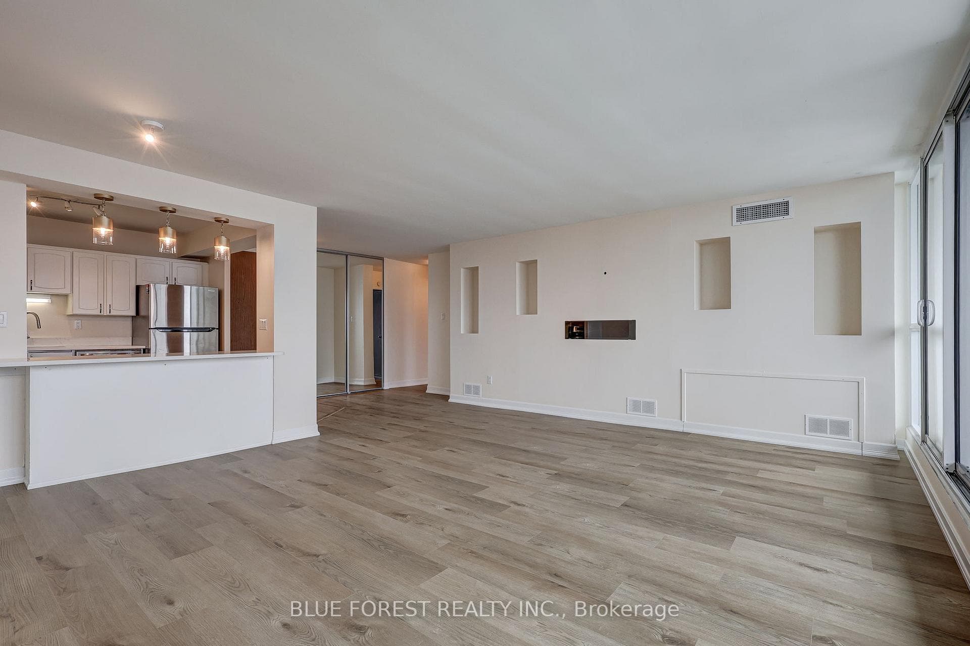 389 Dundas Street Unit 1705 photo 22