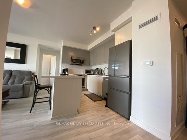 4677 GLEN ERIN Drive Unit 302 photo 15