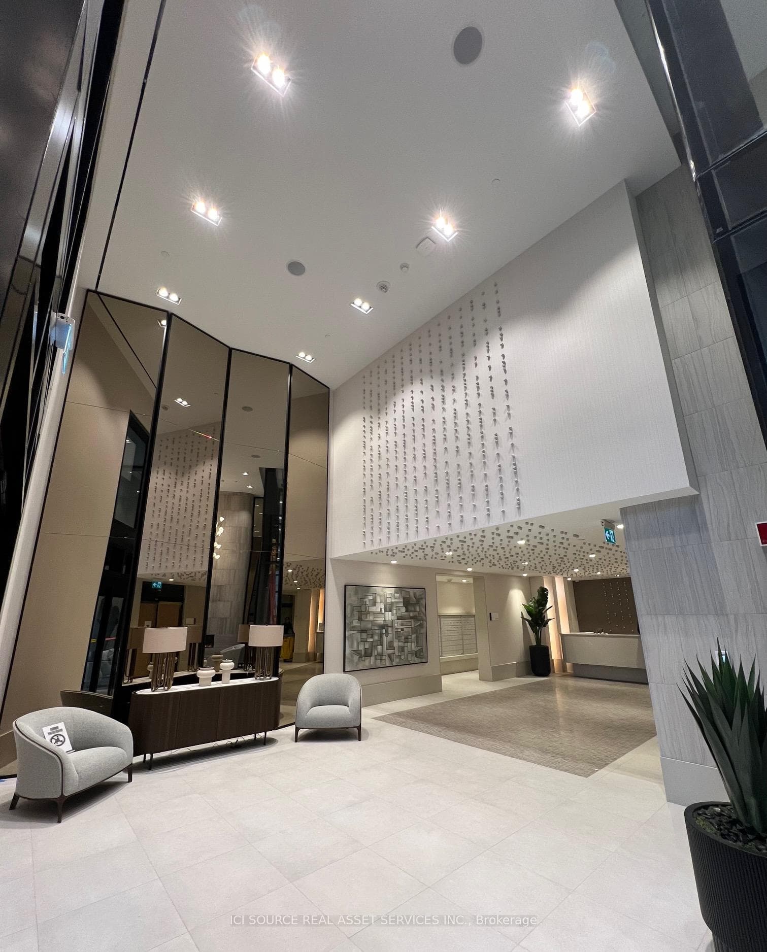 2020 Bathurst Street Unit 732 photo 2