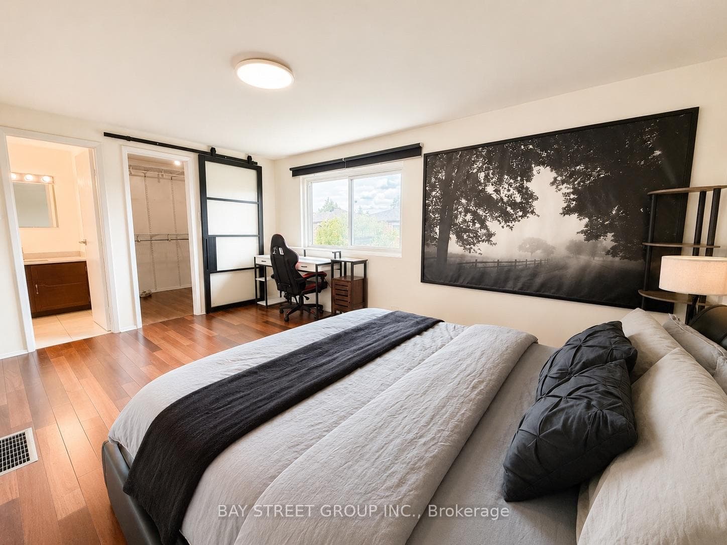 82 Radwell Crescent photo 16