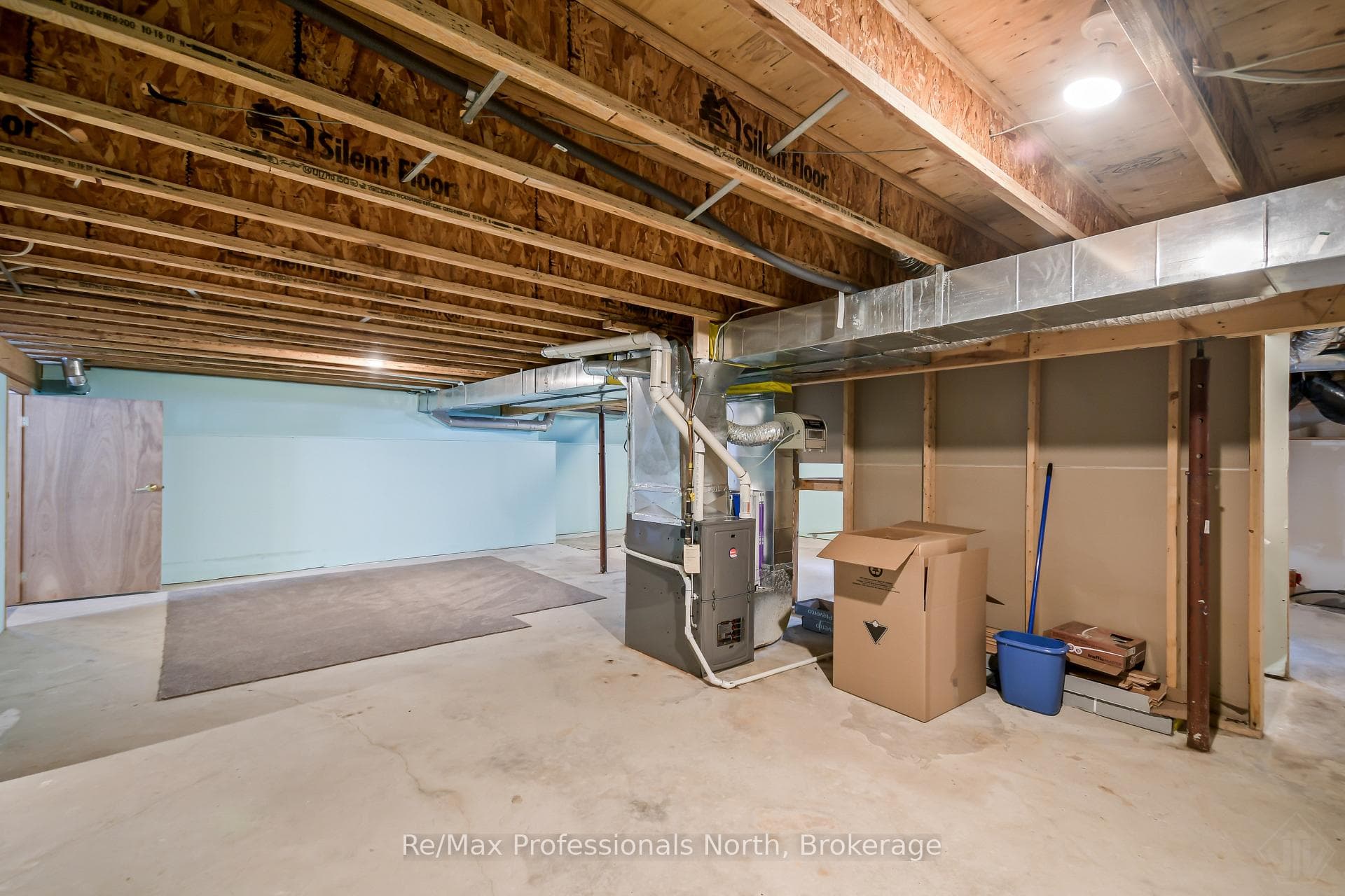 111 Pineridge Gate photo 34