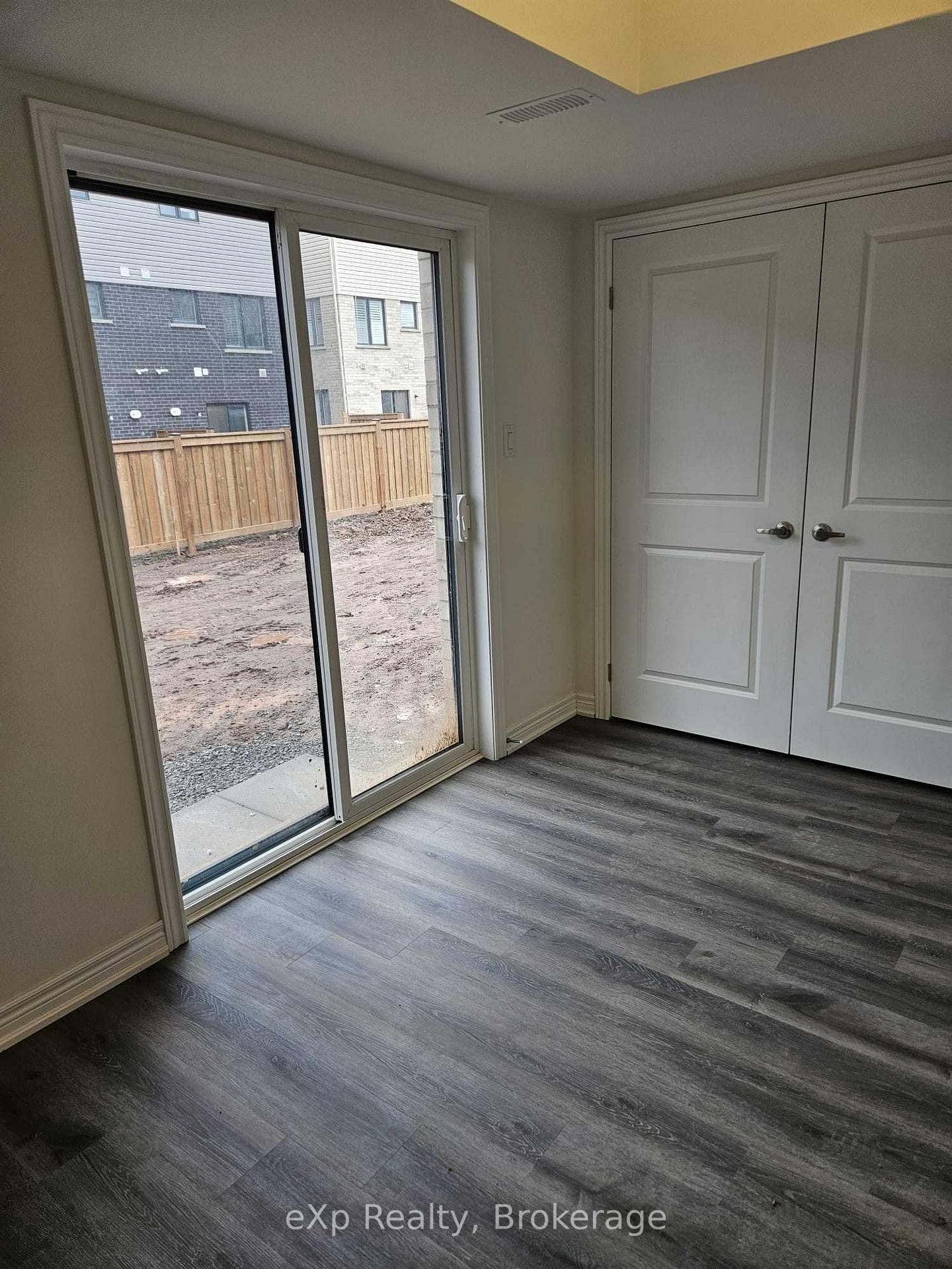 18 Reid Avenue photo 4
