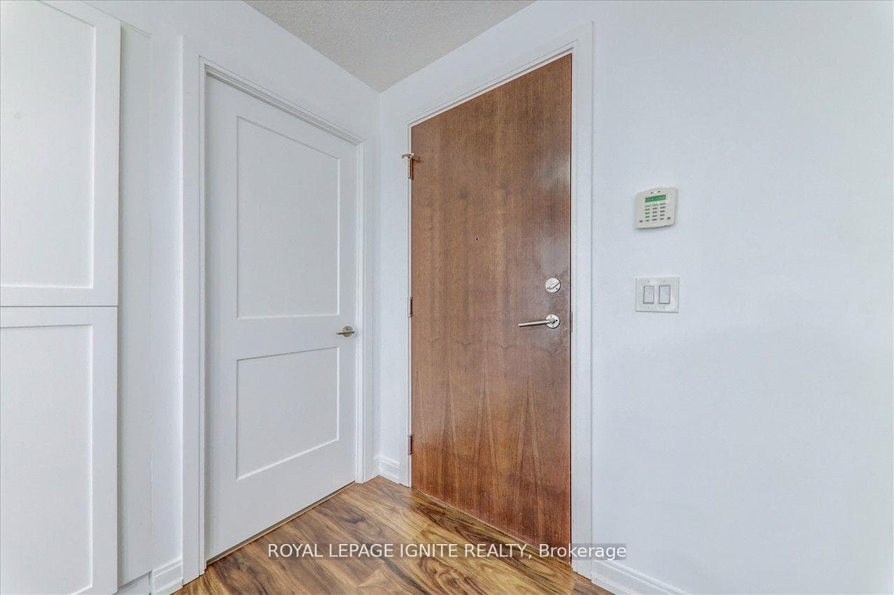 151 Village Green Square Unit 707 photo 8