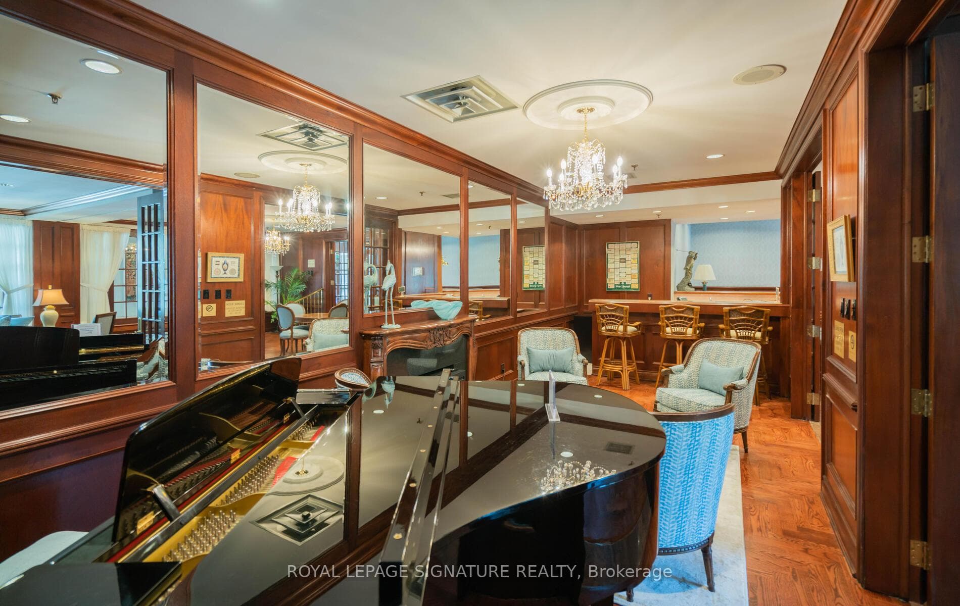Large Piano, Invite Friends!