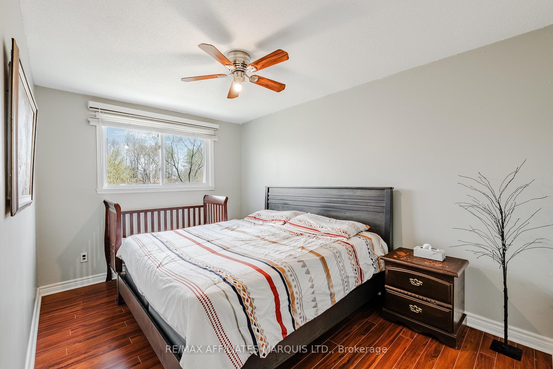 812 Glengarry Boulevard photo 23
