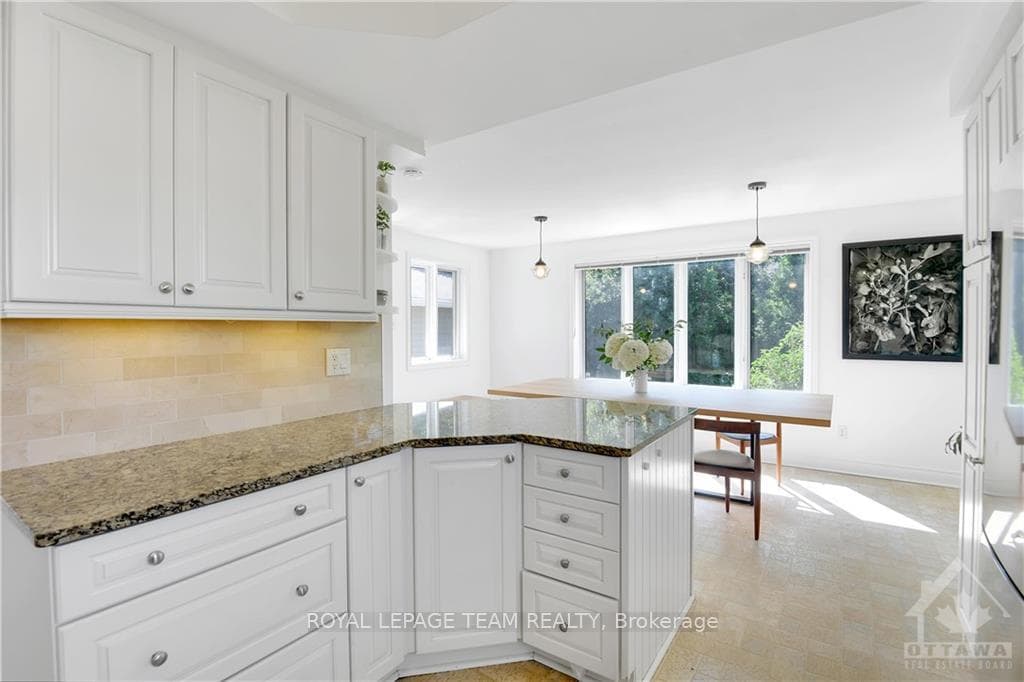112 GRANTON Avenue photo 12