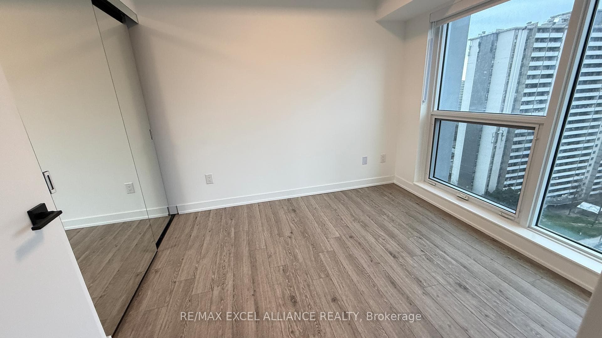 609 Sherbourne Street Unit 1702 photo 15