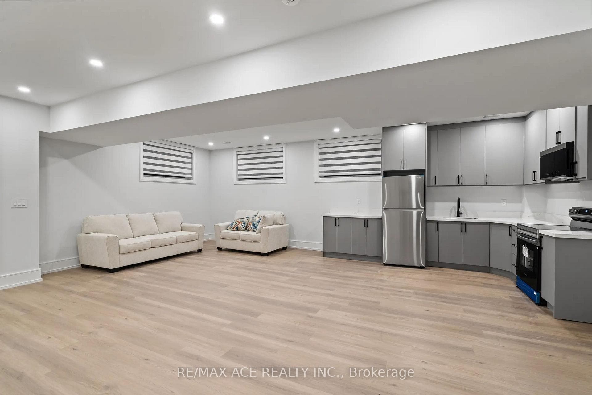 251 Kennedy Road photo 37